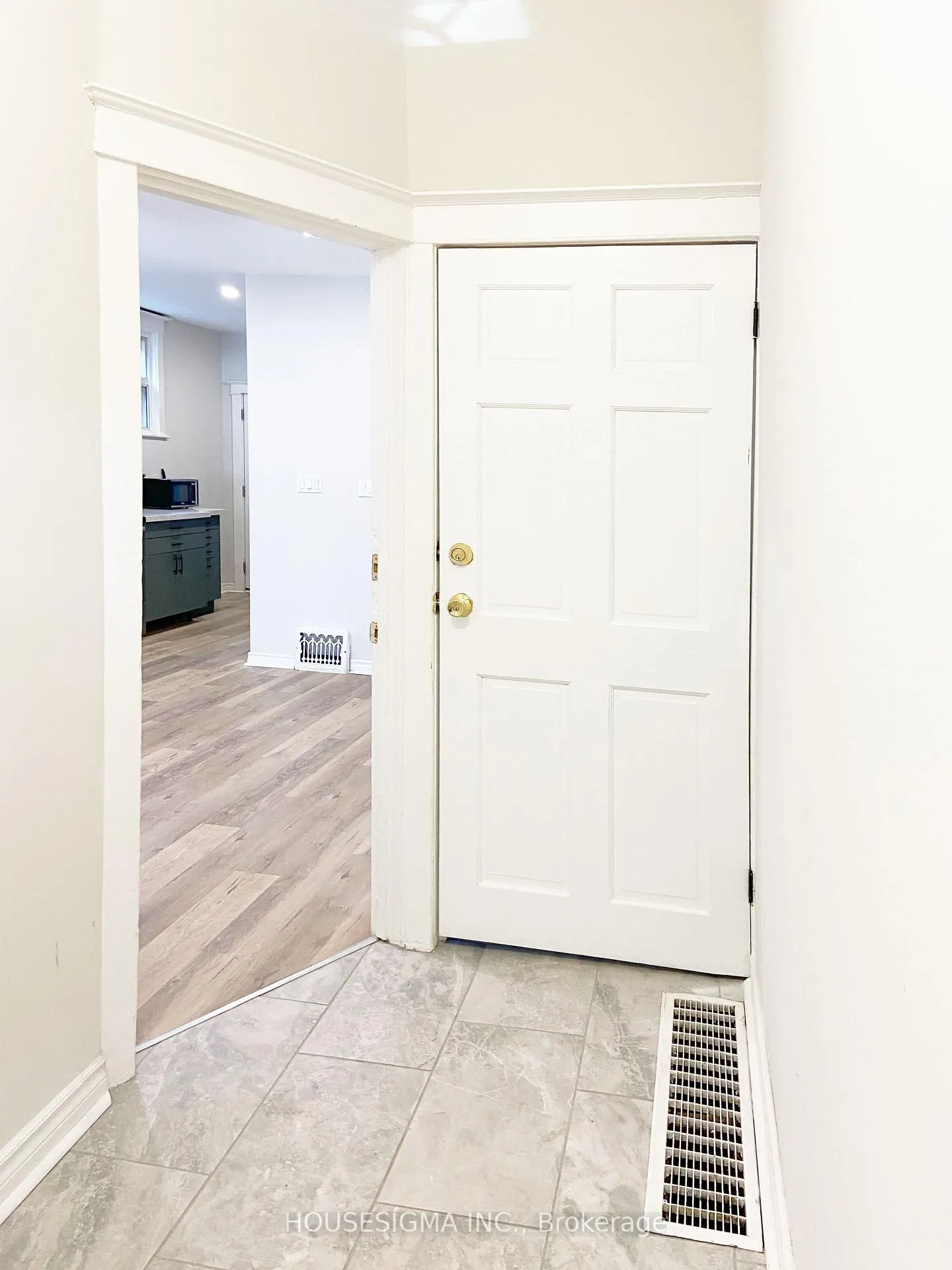 Photo 5 of 19 Erie Avenue, Hamilton, Stinson — HOMEH