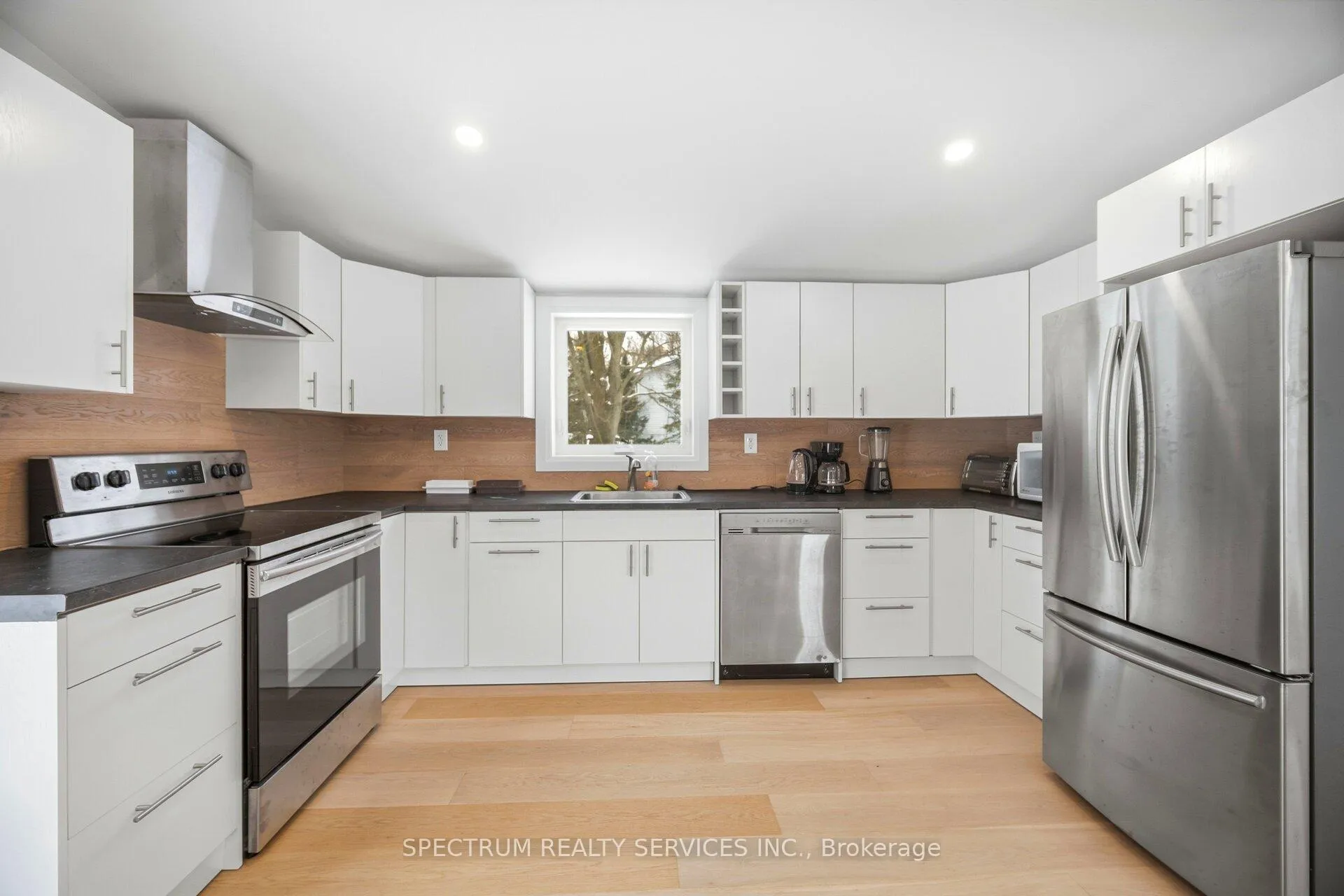 Photo 12 of 161 Antigua Drive, Wasaga Beach — HOMEH