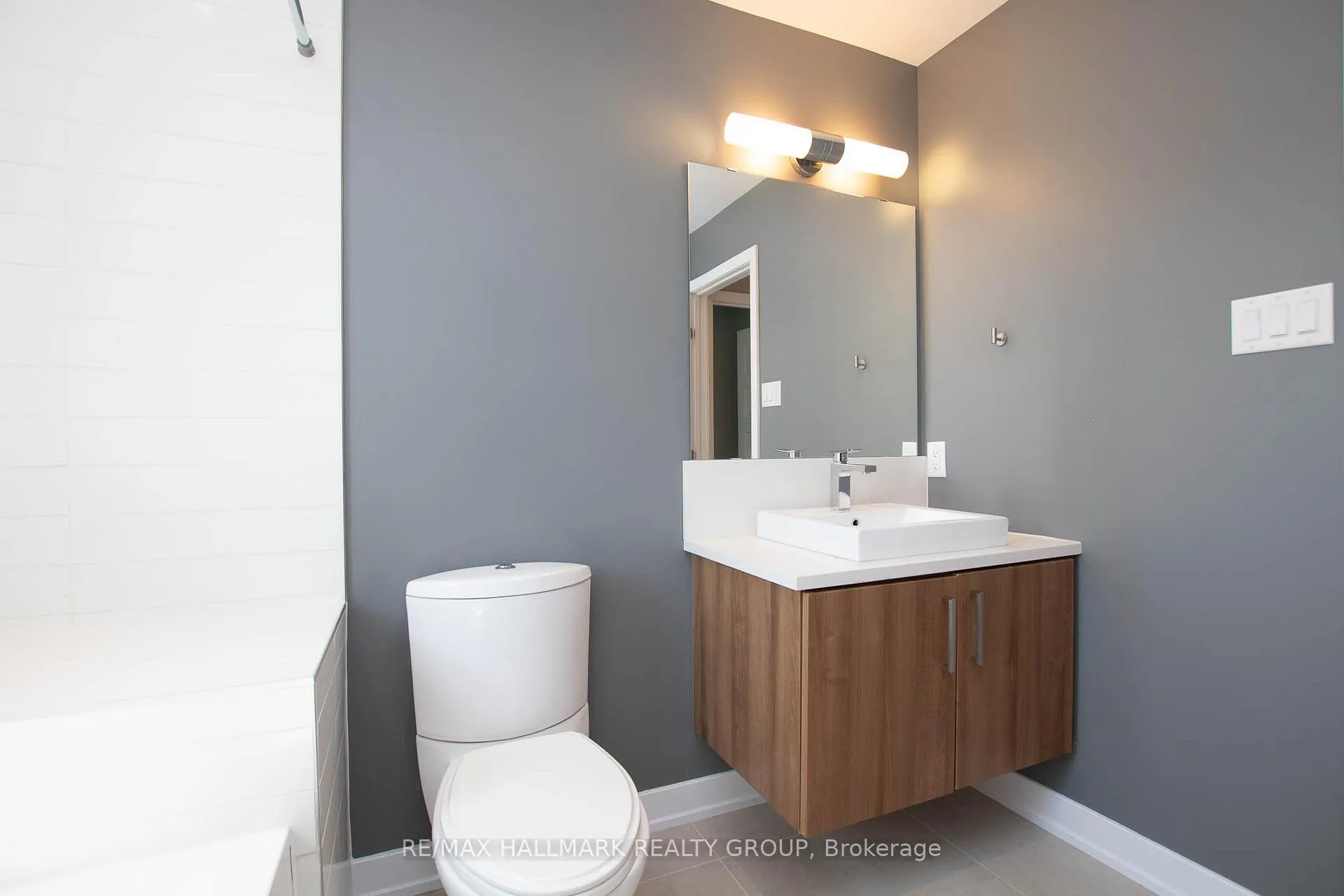 Photo 28 of 20 Aquamarine Private, Ottawa, Chateauneuf — HOMEH