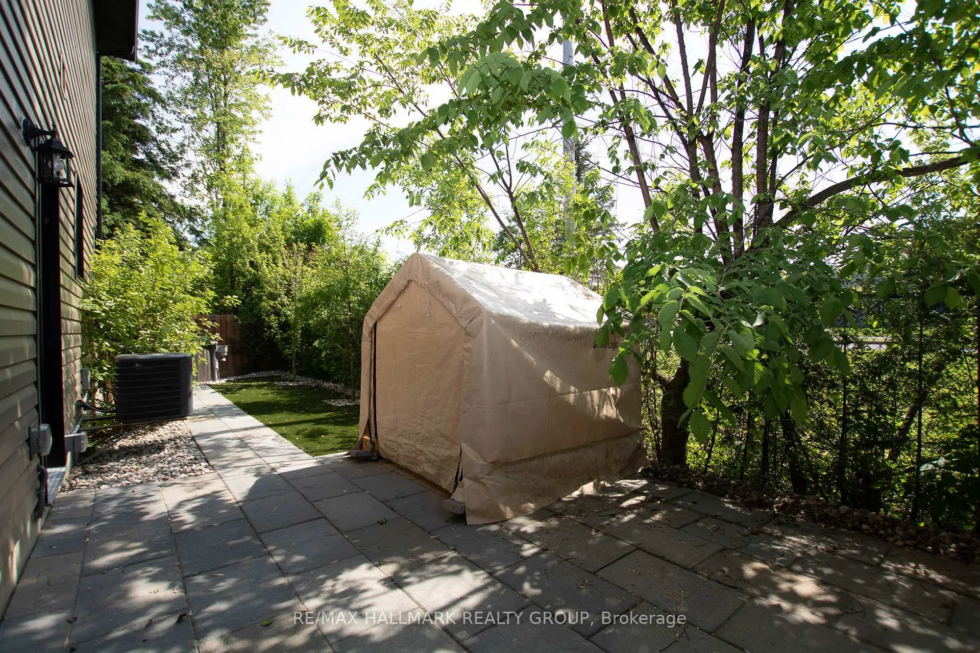 Photo 43 of 20 Aquamarine Private, Ottawa, Chateauneuf — HOMEH