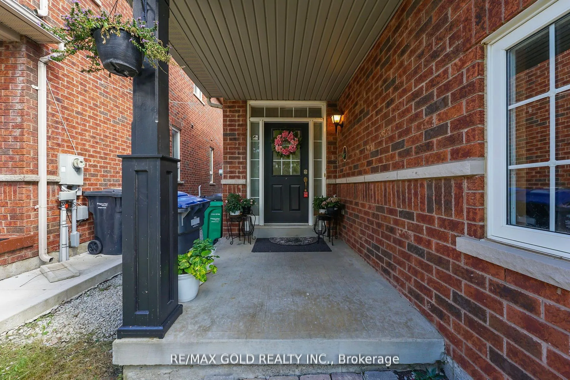 Photo 3 of 22 Nathaniel Crescent, Brampton, Bram West — HOMEH