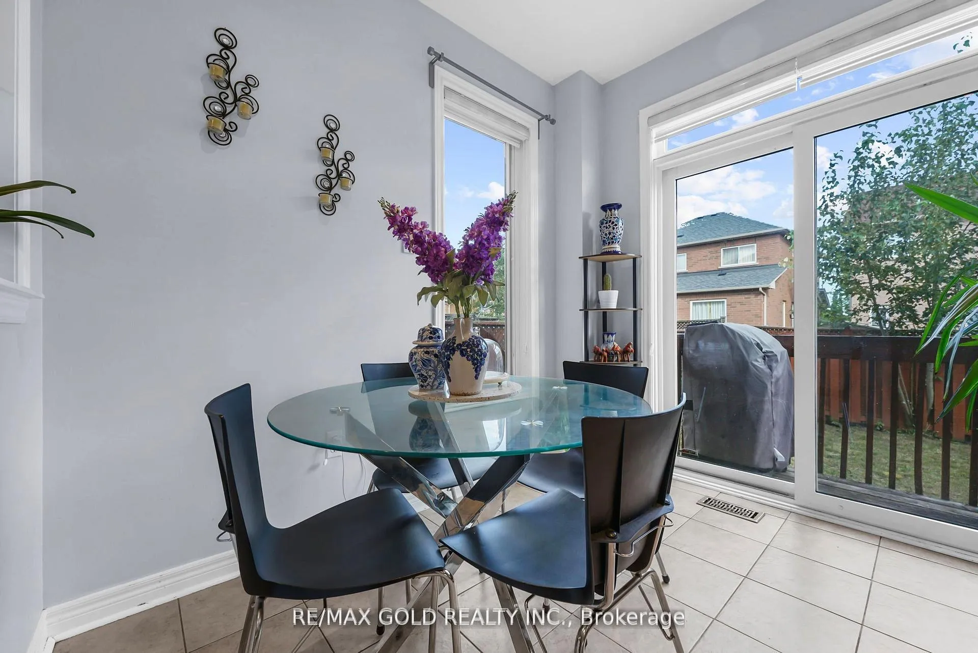 Photo 14 of 22 Nathaniel Crescent, Brampton, Bram West — HOMEH