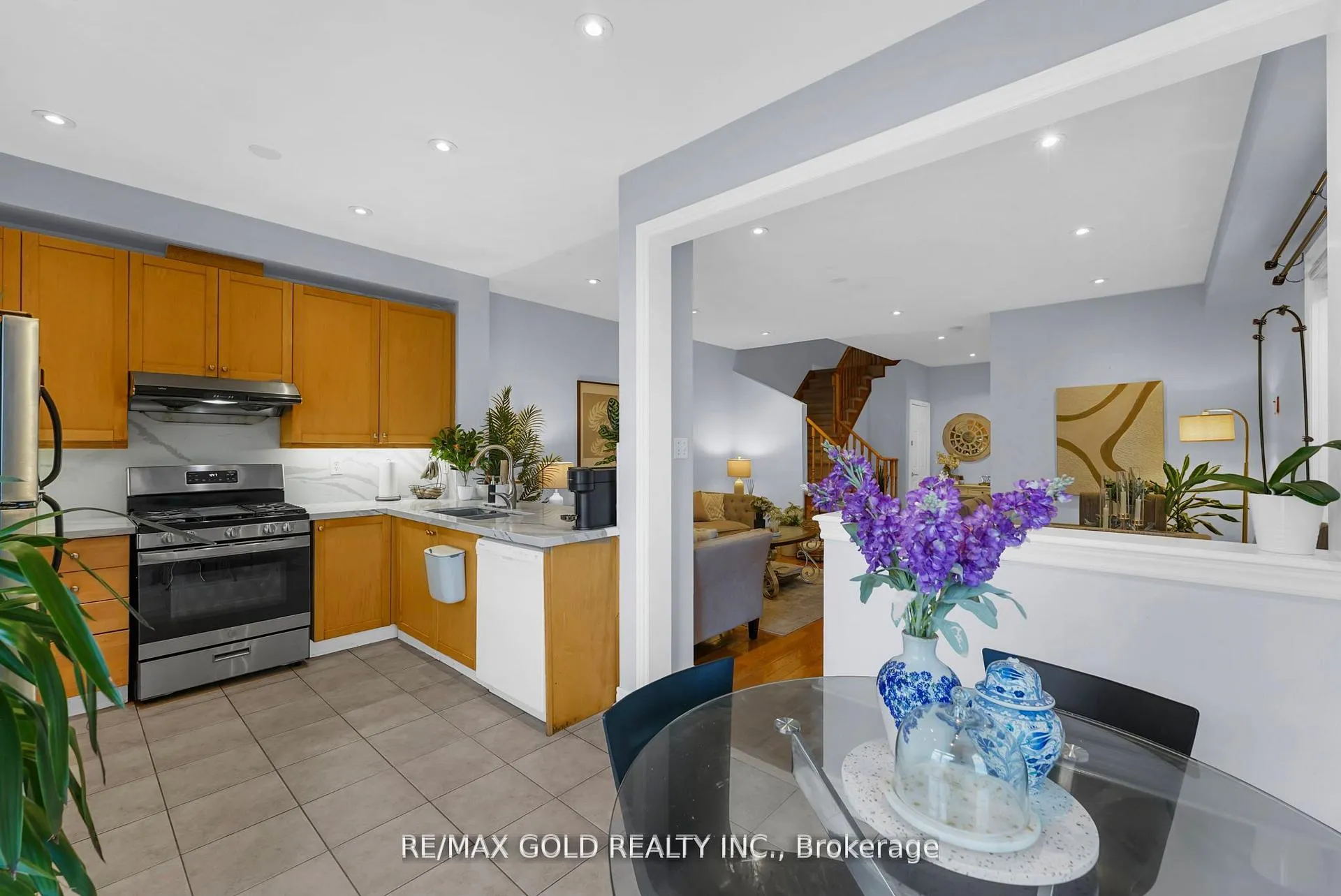 Photo 16 of 22 Nathaniel Crescent, Brampton, Bram West — HOMEH