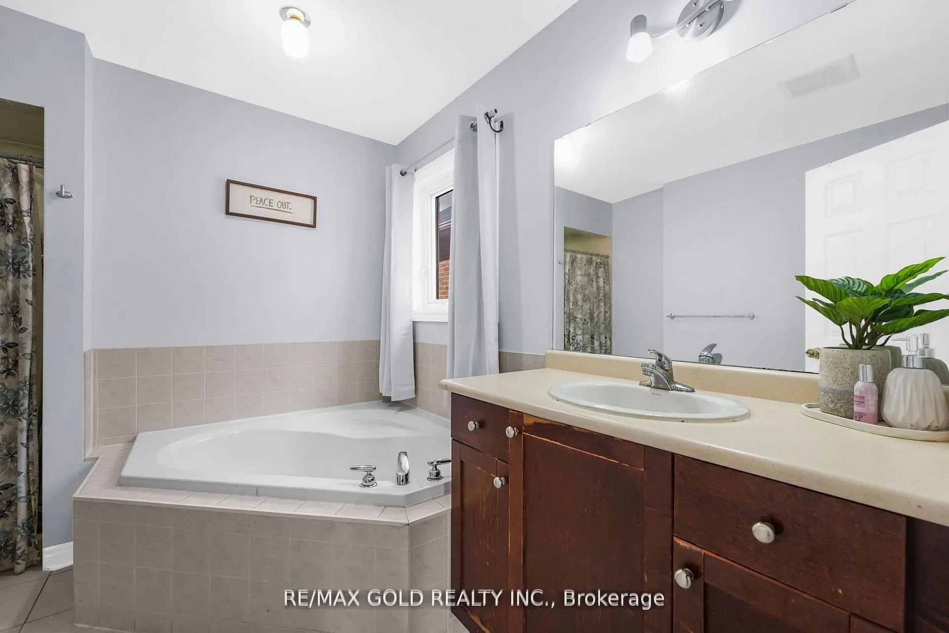 Photo 35 of 22 Nathaniel Crescent, Brampton, Bram West — HOMEH
