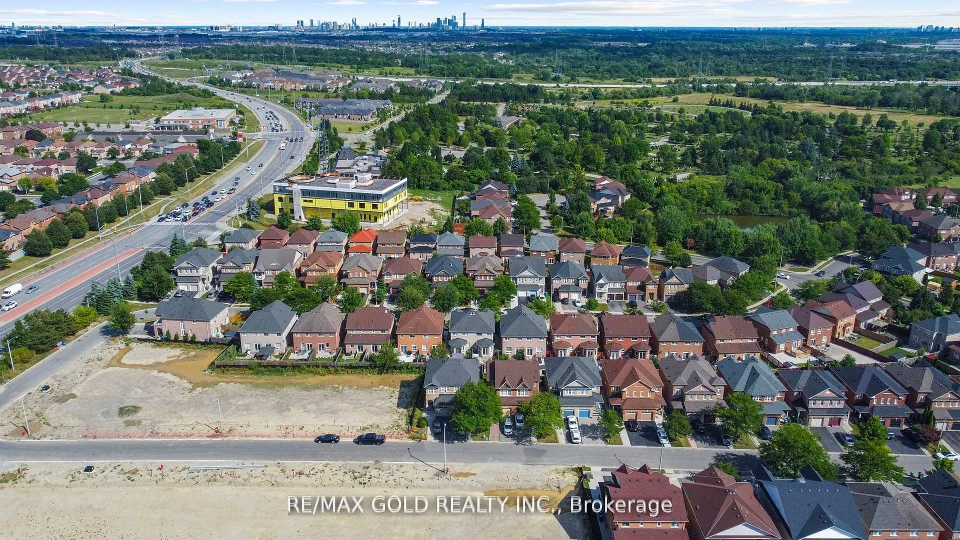 Photo 47 of 22 Nathaniel Crescent, Brampton, Bram West — HOMEH