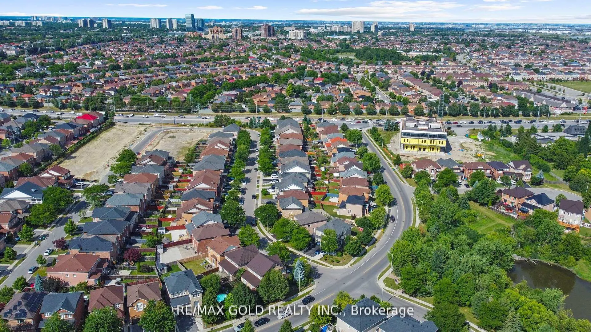 Photo 48 of 22 Nathaniel Crescent, Brampton, Bram West — HOMEH
