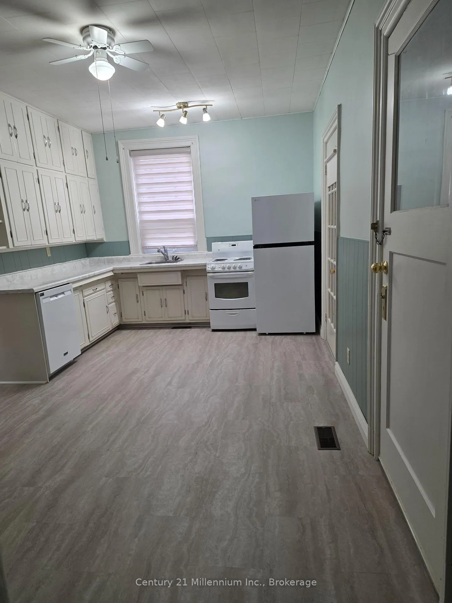 Photo 7 of 516 Rose Street, Huron-Kinloss, Lucknow — HOMEH