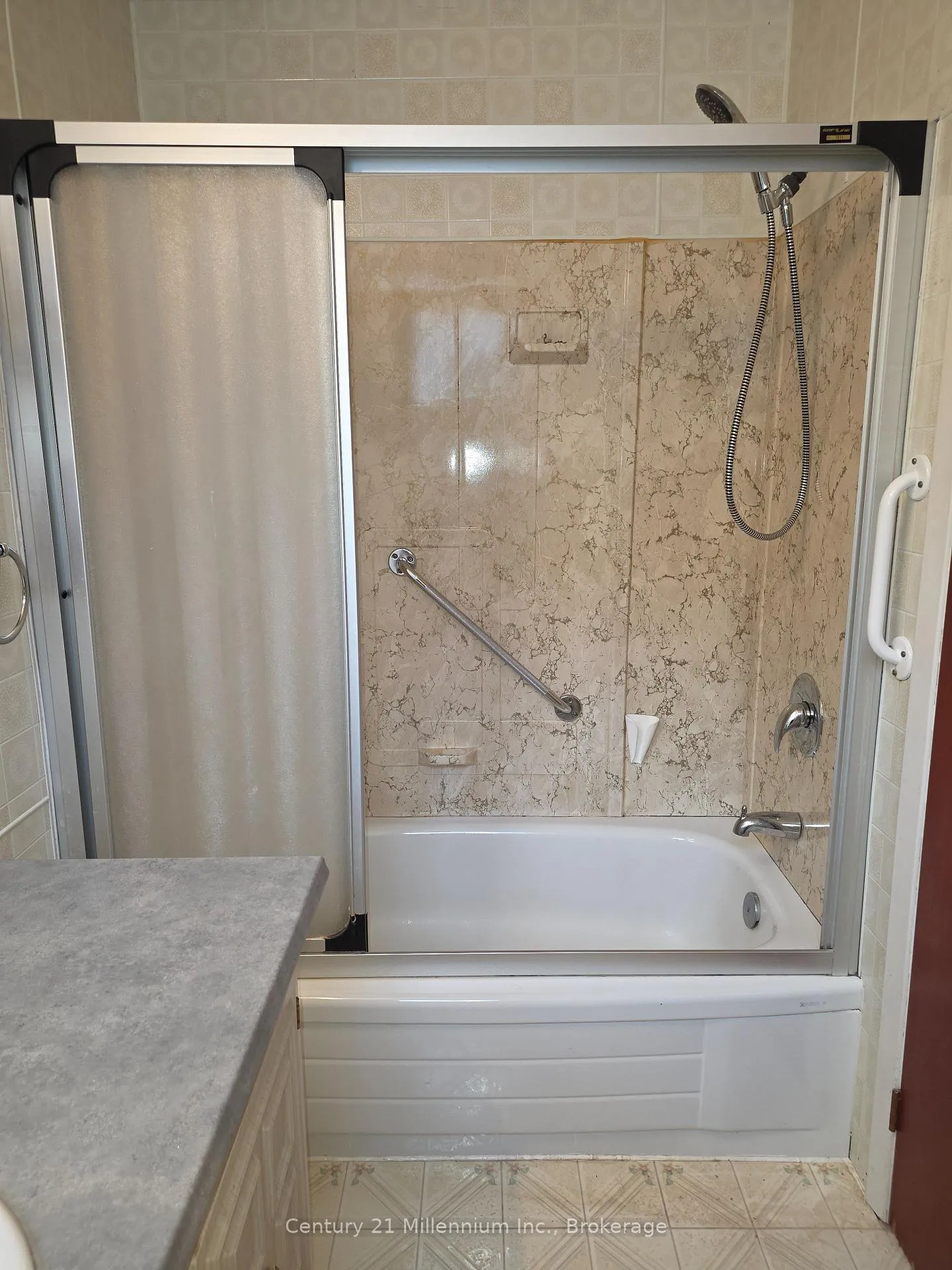 Photo 11 of 516 Rose Street, Huron-Kinloss, Lucknow — HOMEH