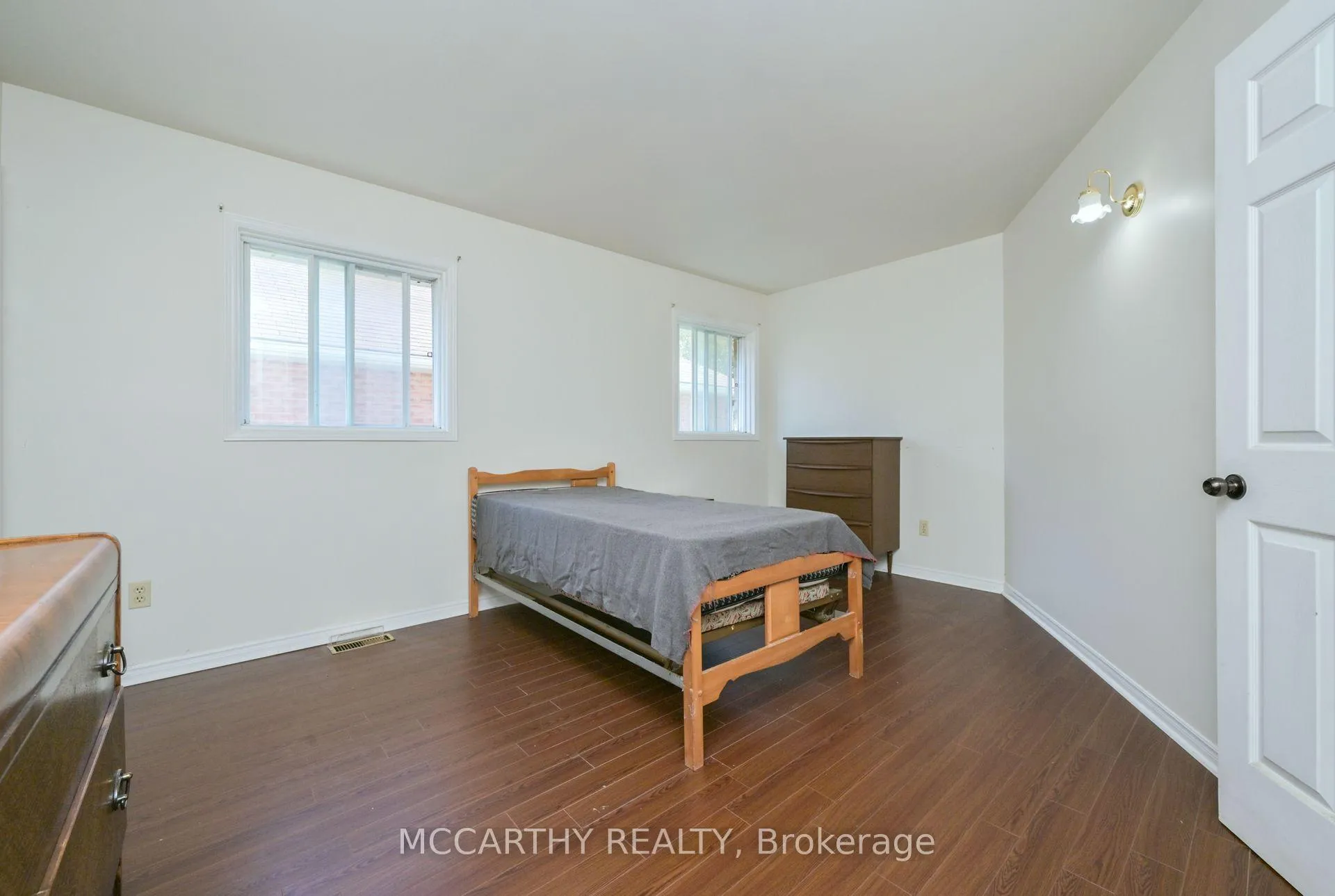 Photo 12 of 28 Wilson Crescent, Southgate — HOMEH