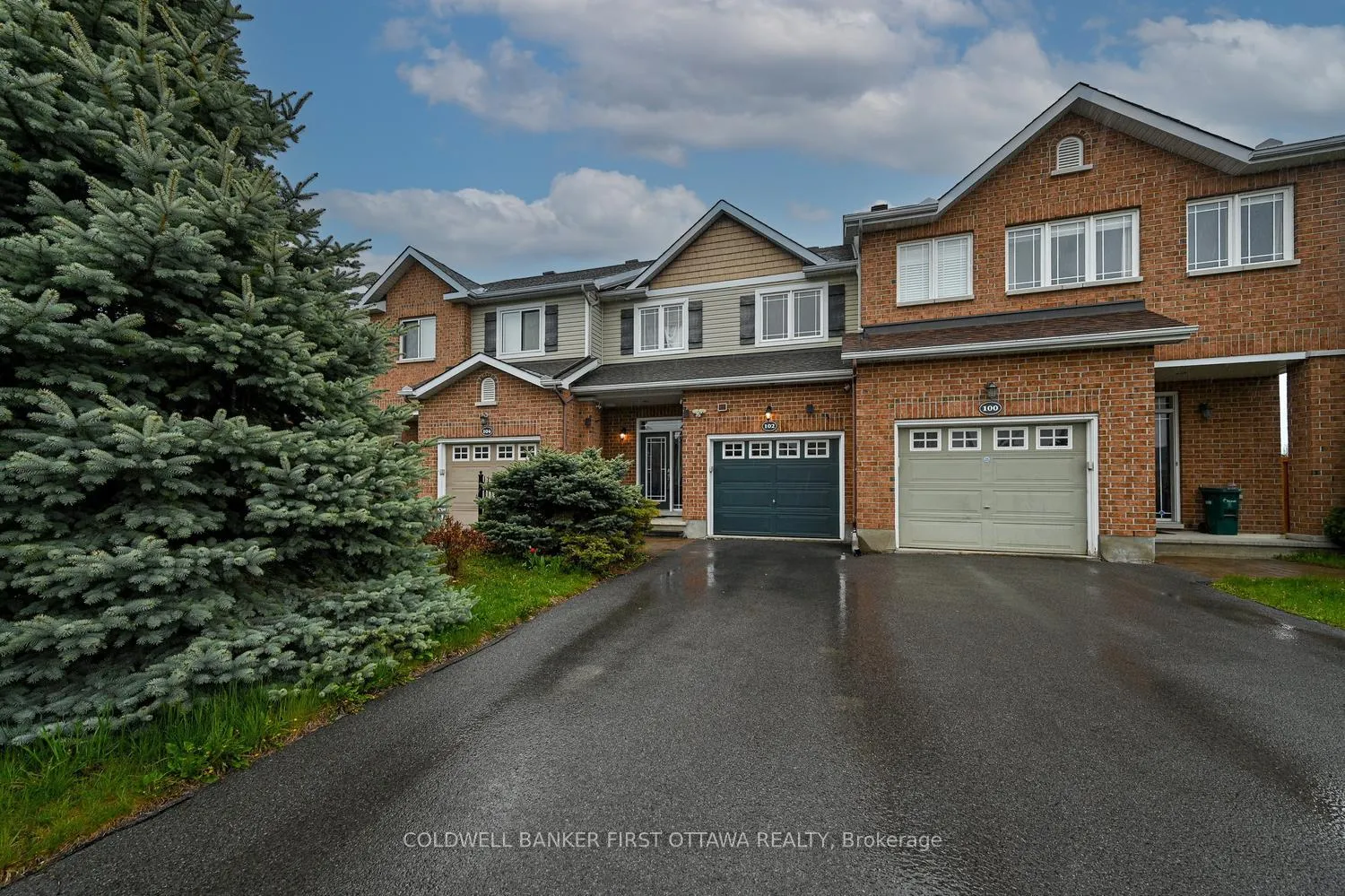 Front of 102 Windance Crescent