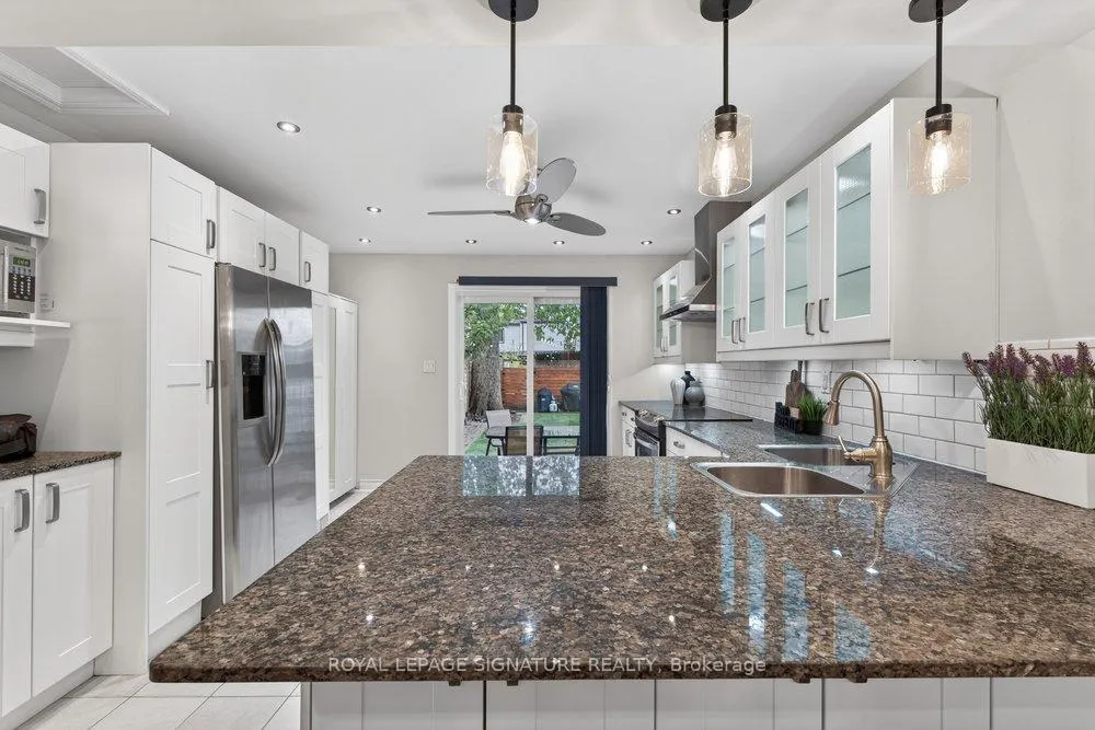 Photo 11 of 504 Main Street, Toronto, Woodbine-Lumsden — HOMEH
