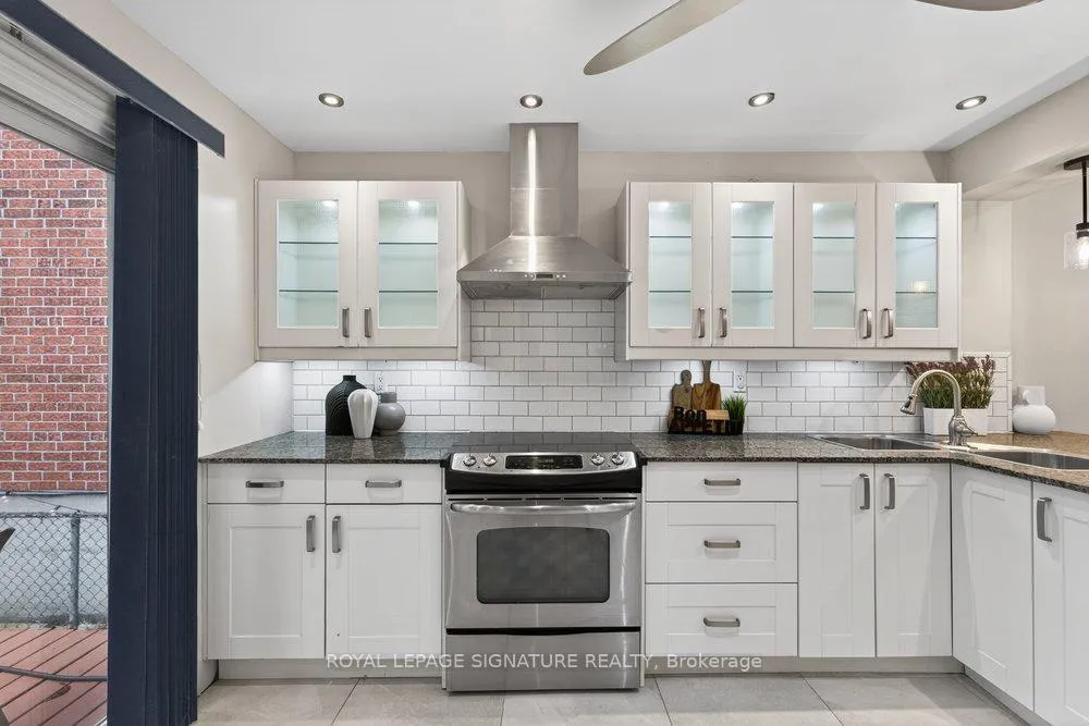 Photo 12 of 504 Main Street, Toronto, Woodbine-Lumsden — HOMEH