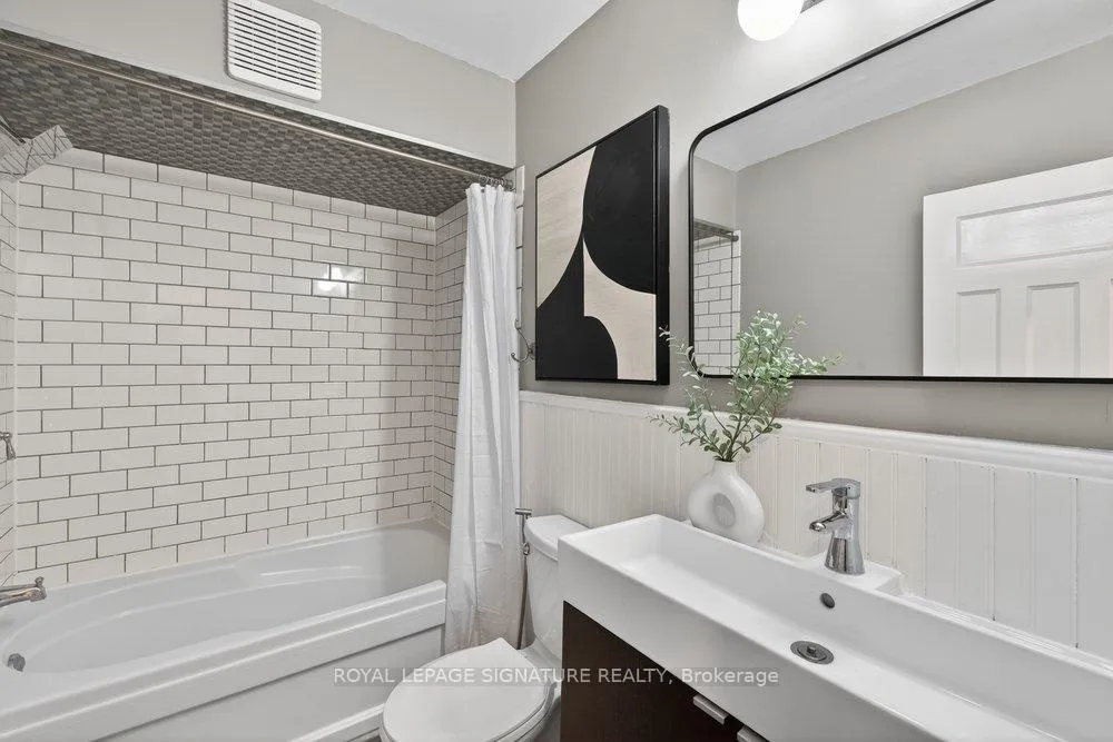 Photo 20 of 504 Main Street, Toronto, Woodbine-Lumsden — HOMEH