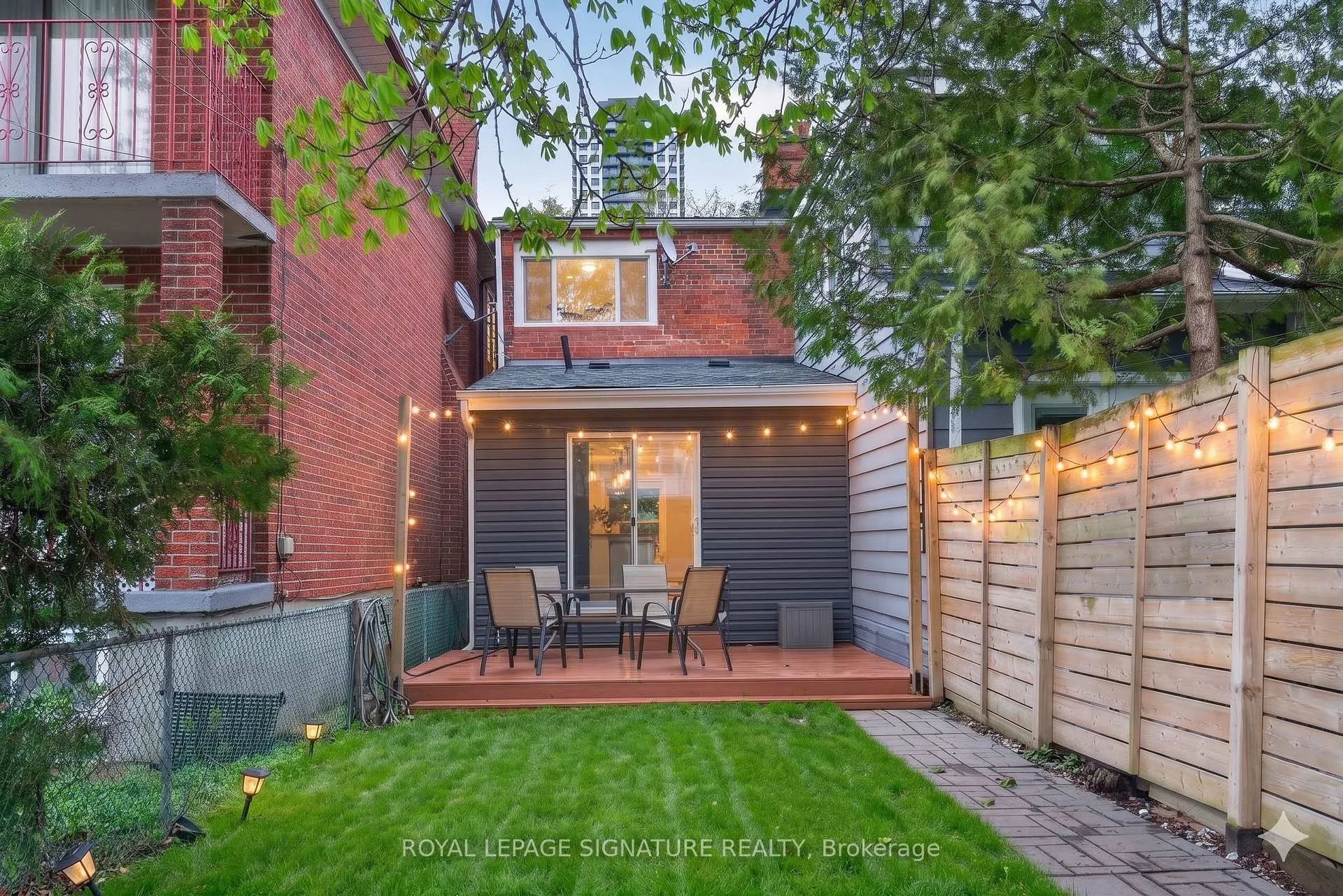 Photo 28 of 504 Main Street, Toronto, Woodbine-Lumsden — HOMEH