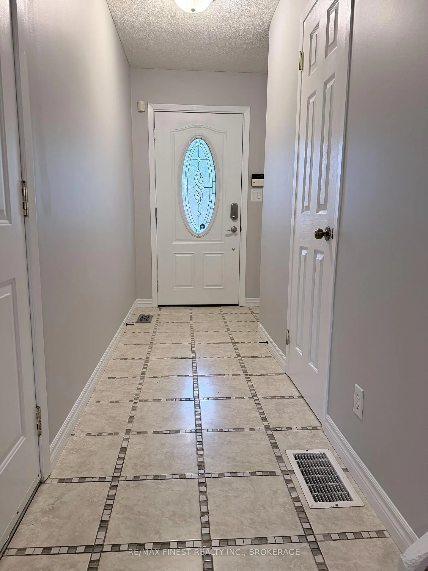 Photo 3 of 936 Killarney Crescent, Kingston, East Gardiners Rd — HOMEH