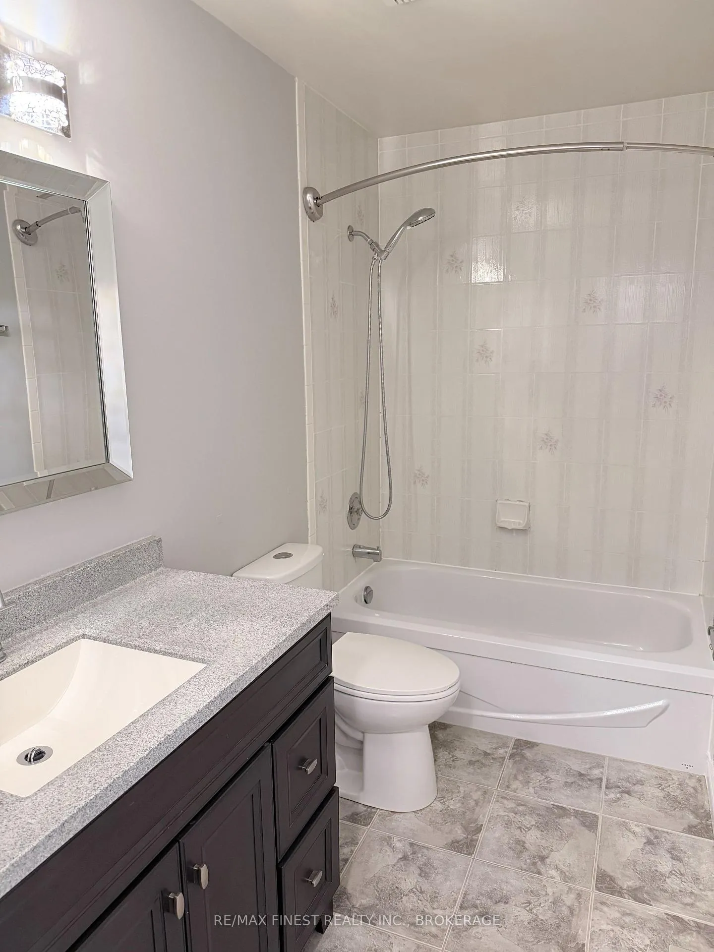 Photo 13 of 936 Killarney Crescent, Kingston, East Gardiners Rd — HOMEH