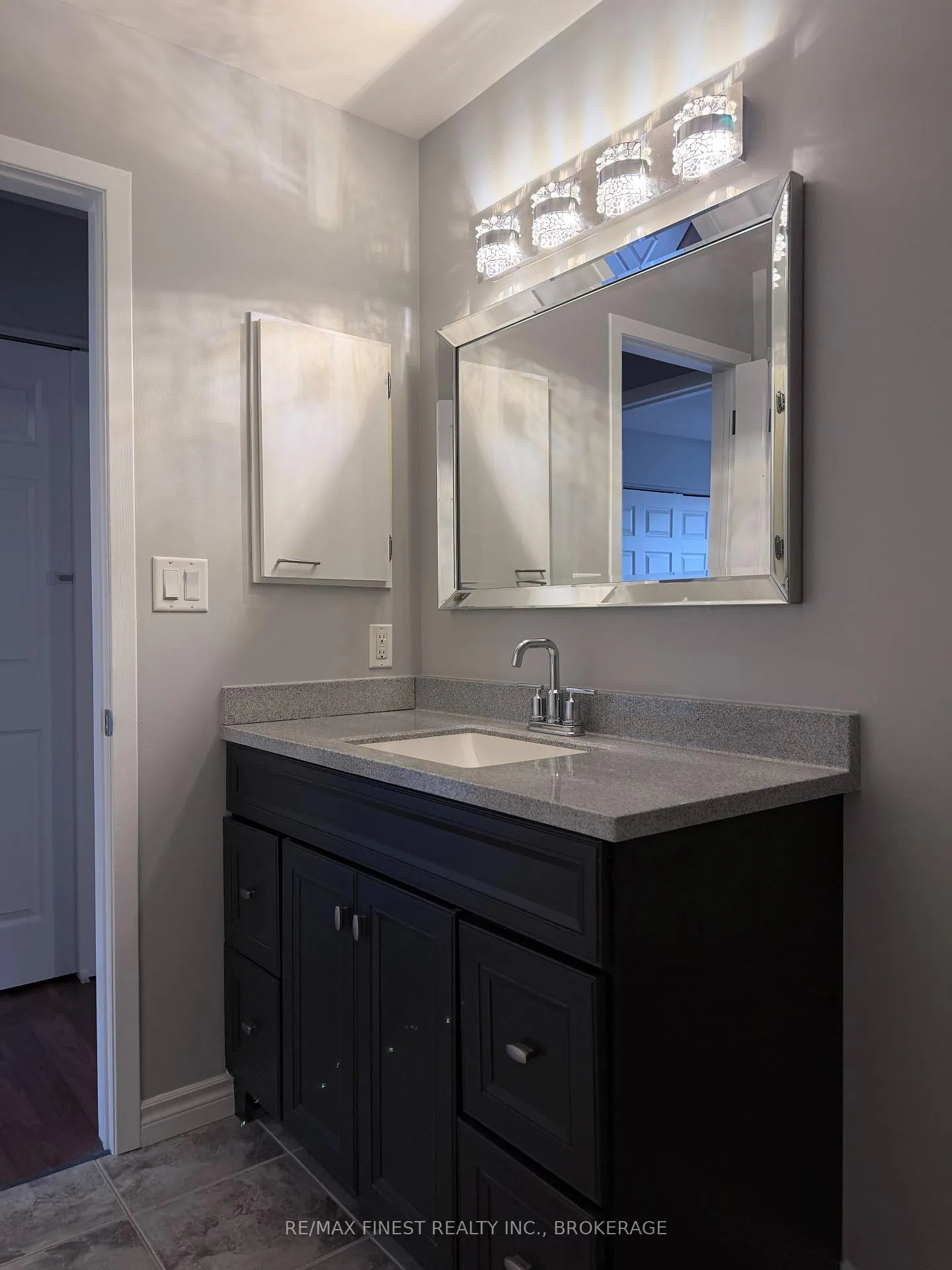 Photo 17 of 936 Killarney Crescent, Kingston, East Gardiners Rd — HOMEH