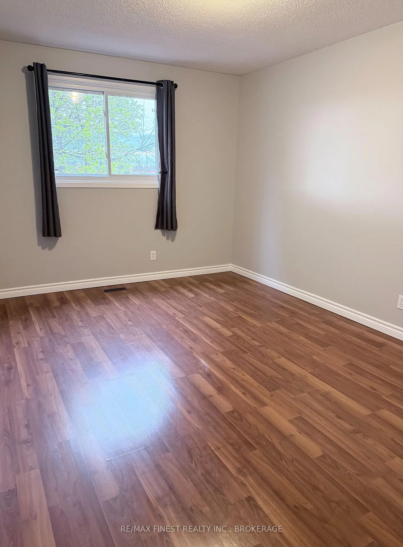 Photo 18 of 936 Killarney Crescent, Kingston, East Gardiners Rd — HOMEH