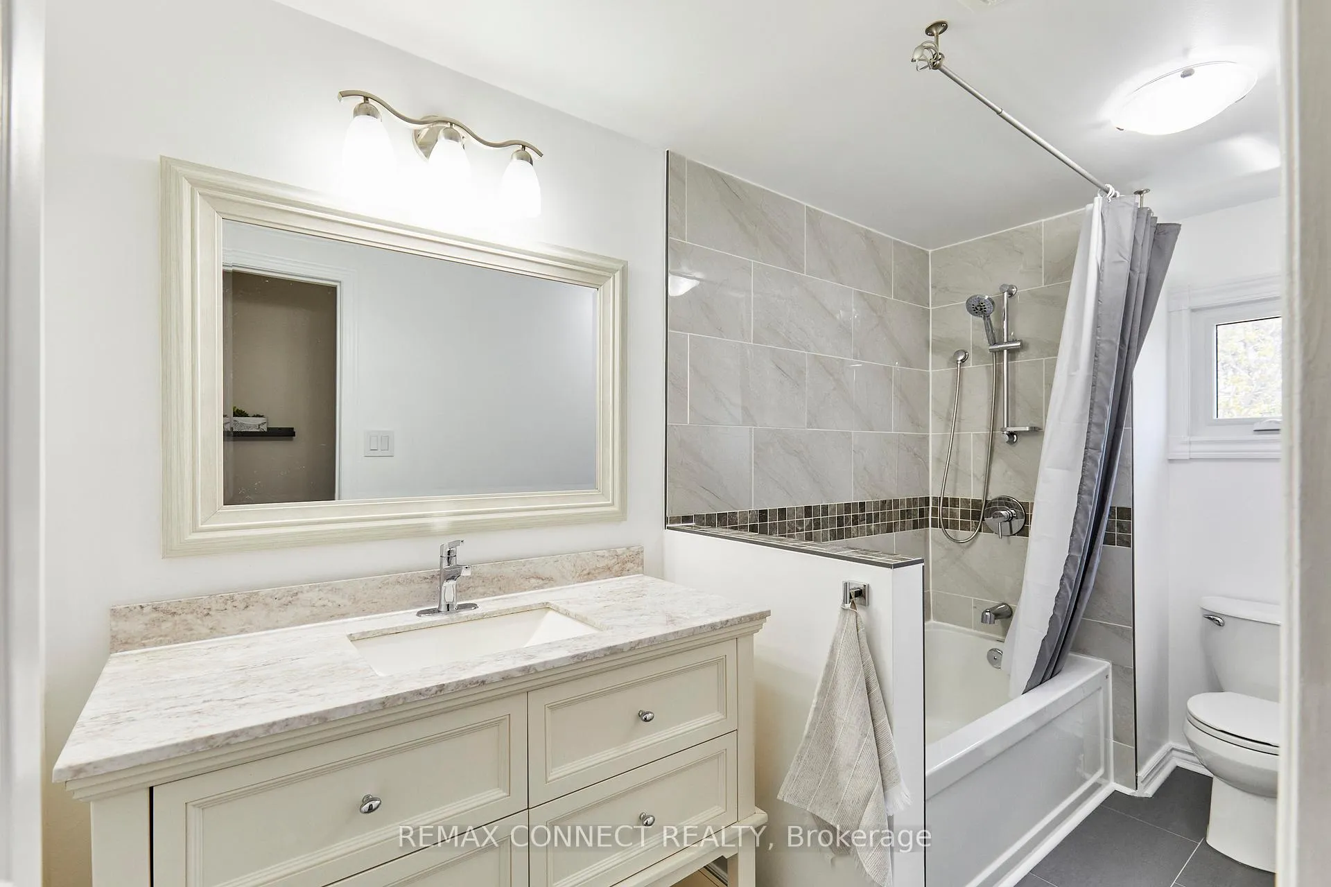 Photo 33 of 72 Stuart Road, Clarington, Courtice — HOMEH