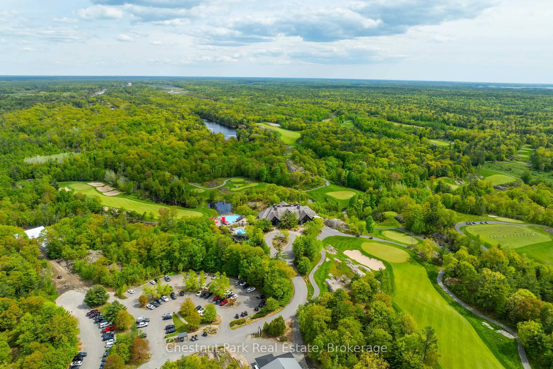 Photo 3 of 61 Rockmount Crescent, Gravenhurst, Muskoka (S) — HOMEH