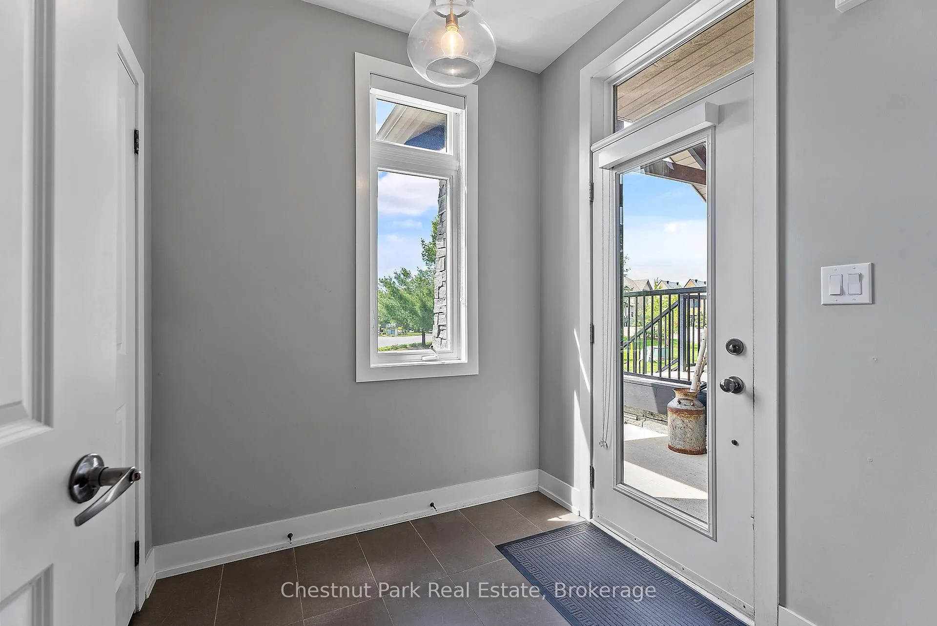 Photo 4 of 61 Rockmount Crescent, Gravenhurst, Muskoka (S) — HOMEH