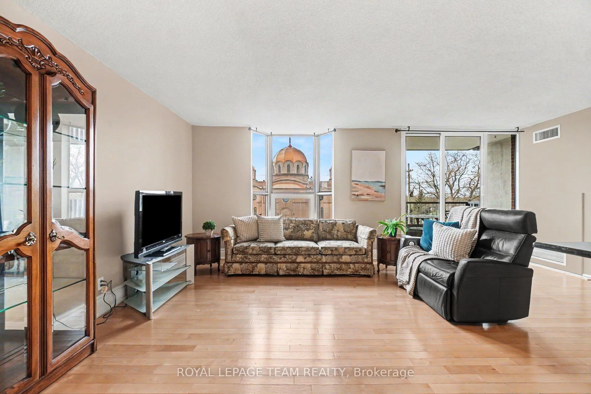 Photo 6 of Unit 410, 2951 Riverside Drive, Ottawa, Mooneys Bay/Riverside Park — HOMEH