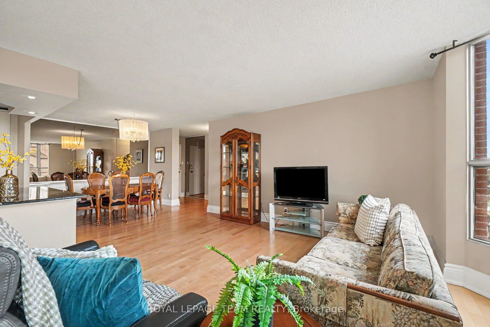Photo 8 of Unit 410, 2951 Riverside Drive, Ottawa, Mooneys Bay/Riverside Park — HOMEH