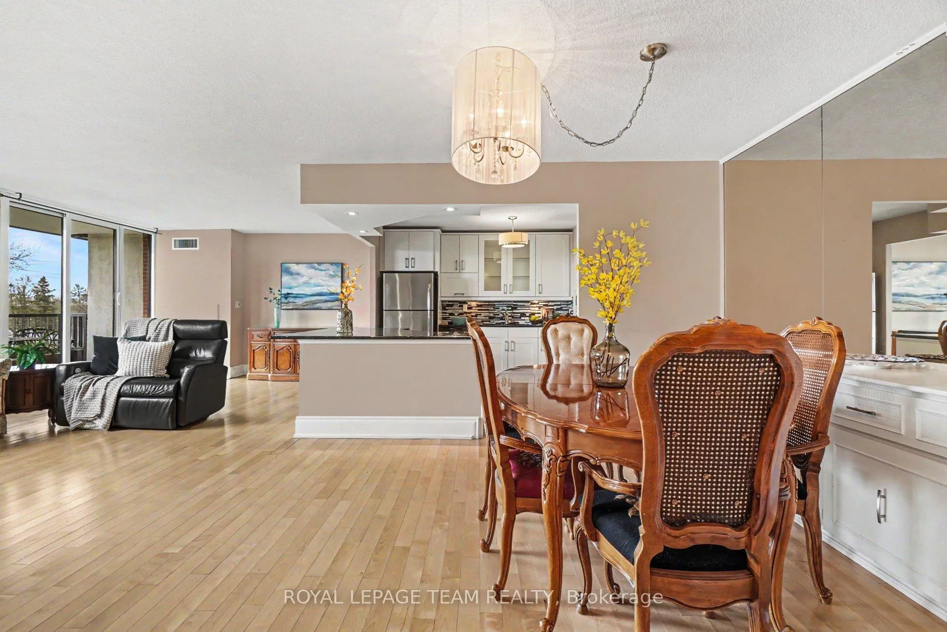 Photo 9 of Unit 410, 2951 Riverside Drive, Ottawa, Mooneys Bay/Riverside Park — HOMEH