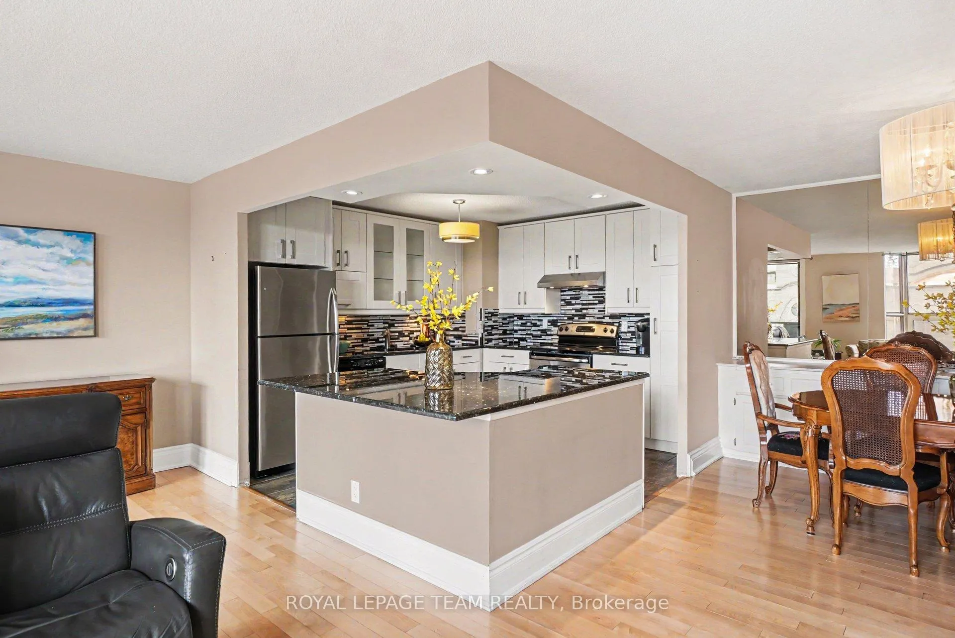 Photo 10 of Unit 410, 2951 Riverside Drive, Ottawa, Mooneys Bay/Riverside Park — HOMEH