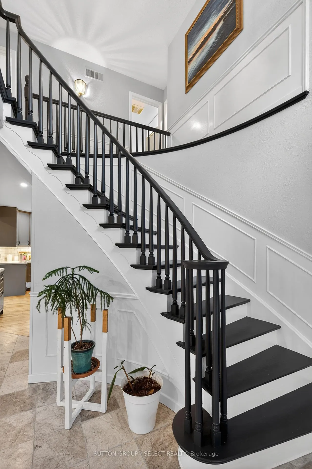 Photo 3 of 22 Pinegrove Crescent, London, South M — HOMEH