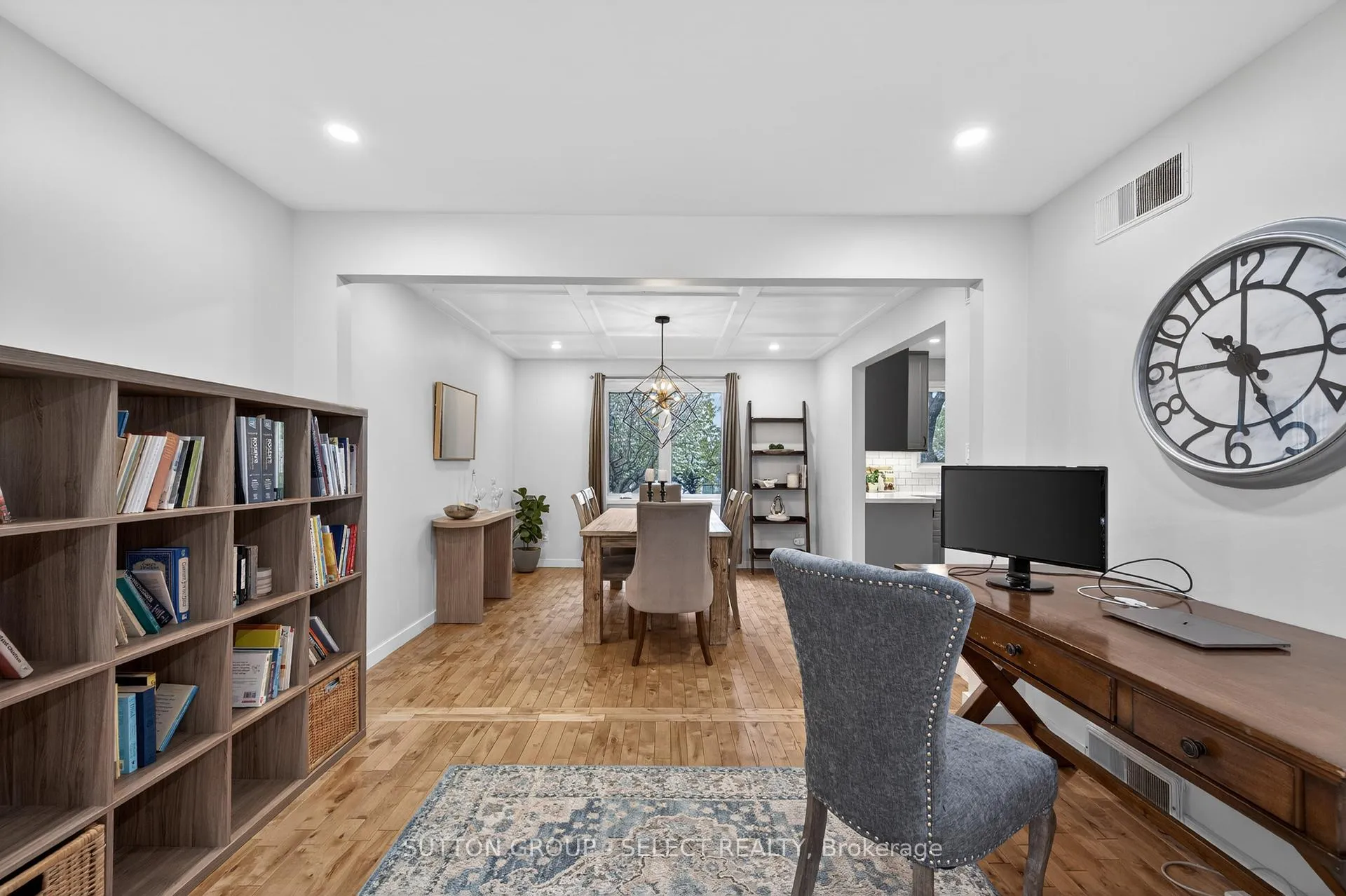 Photo 7 of 22 Pinegrove Crescent, London, South M — HOMEH