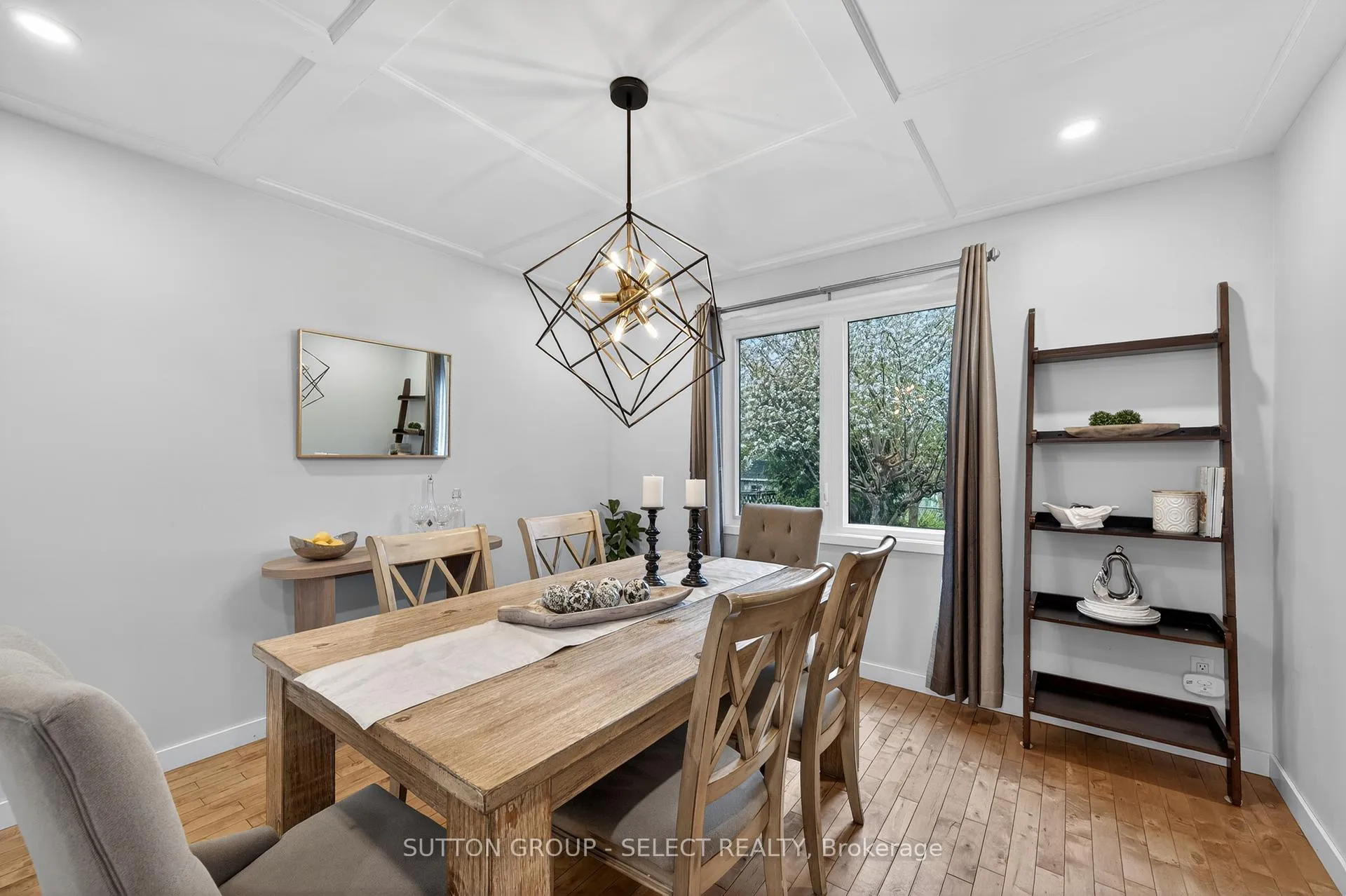 Photo 8 of 22 Pinegrove Crescent, London, South M — HOMEH