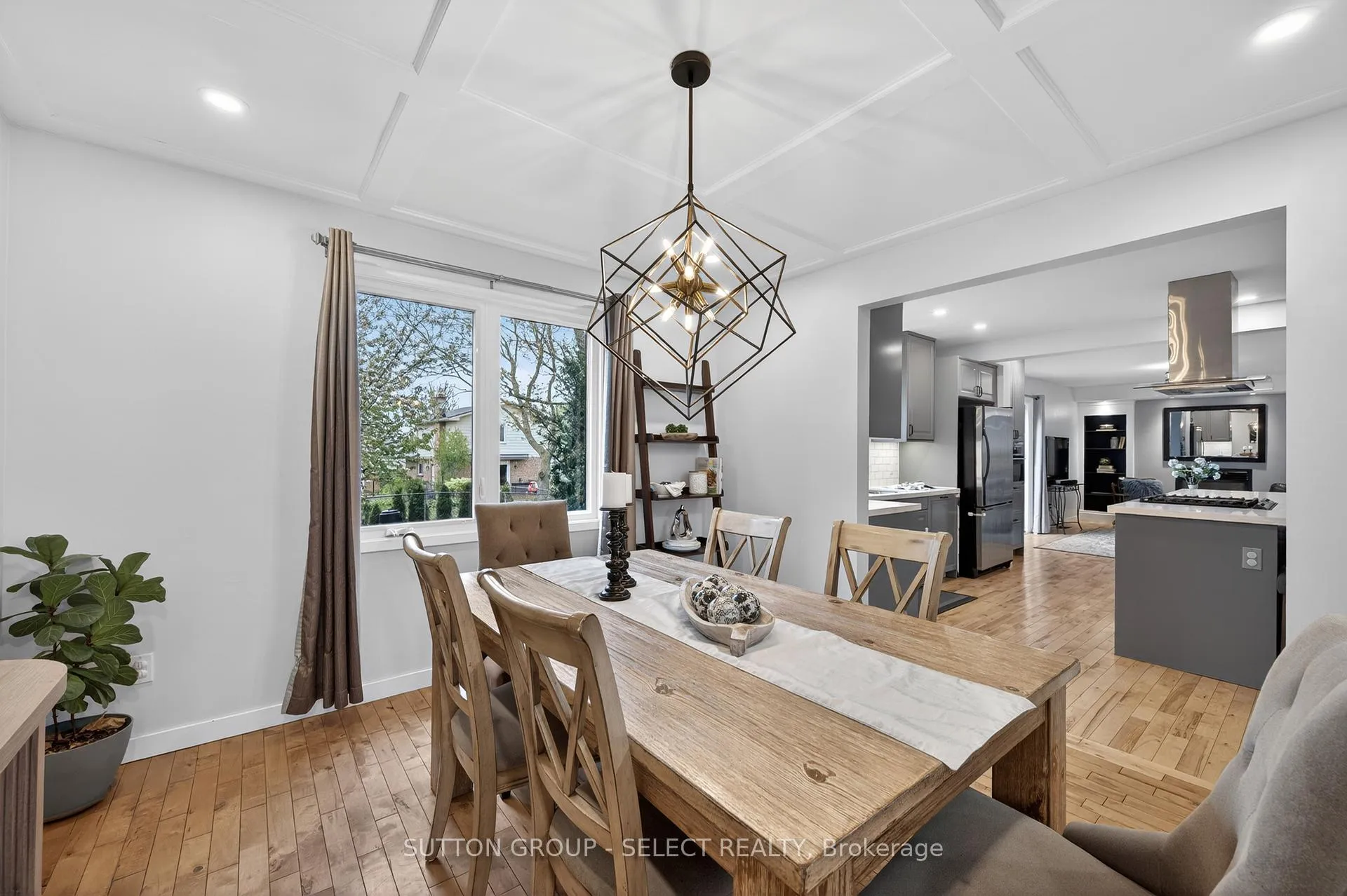 Photo 9 of 22 Pinegrove Crescent, London, South M — HOMEH