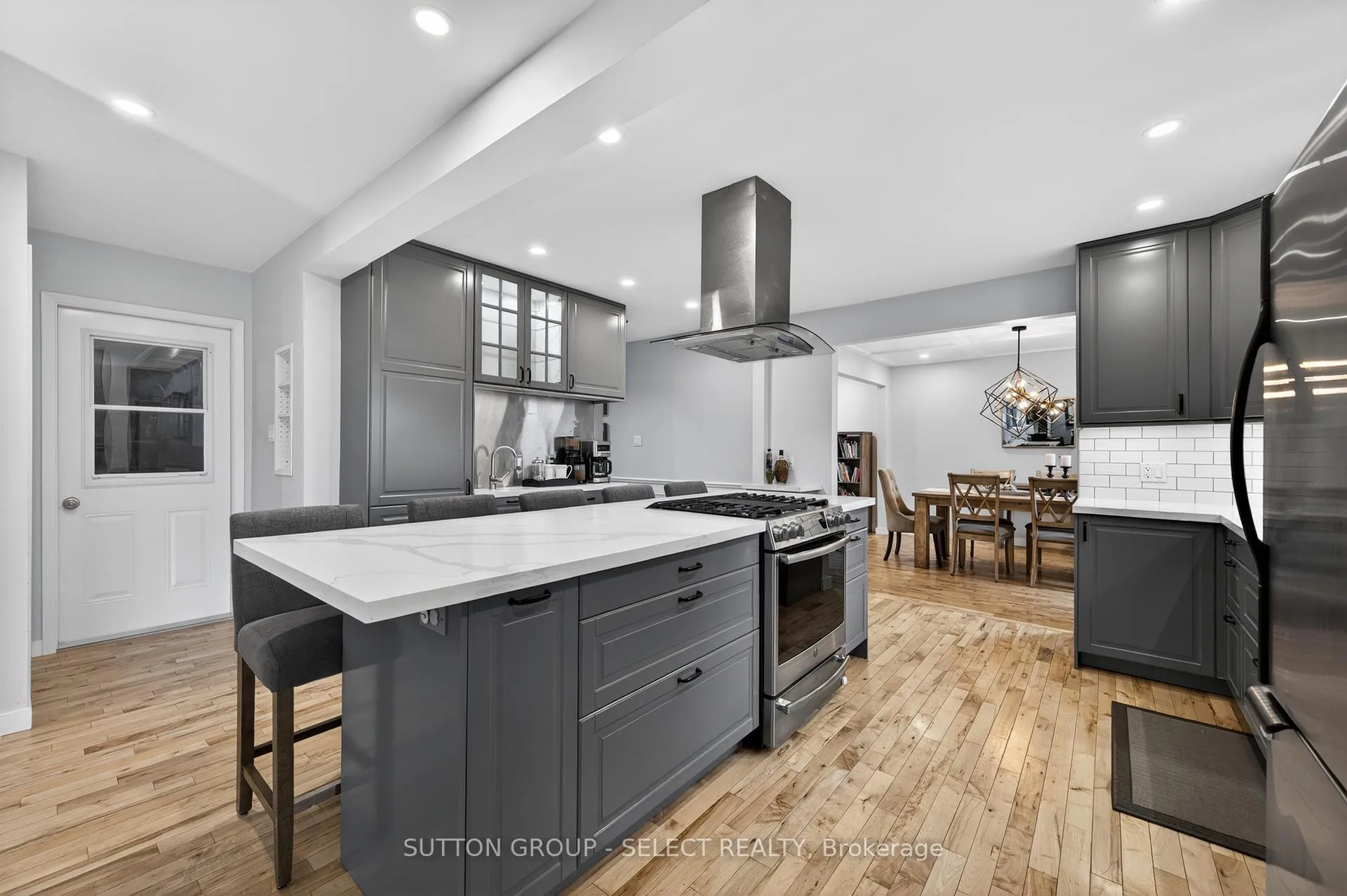 Photo 10 of 22 Pinegrove Crescent, London, South M — HOMEH