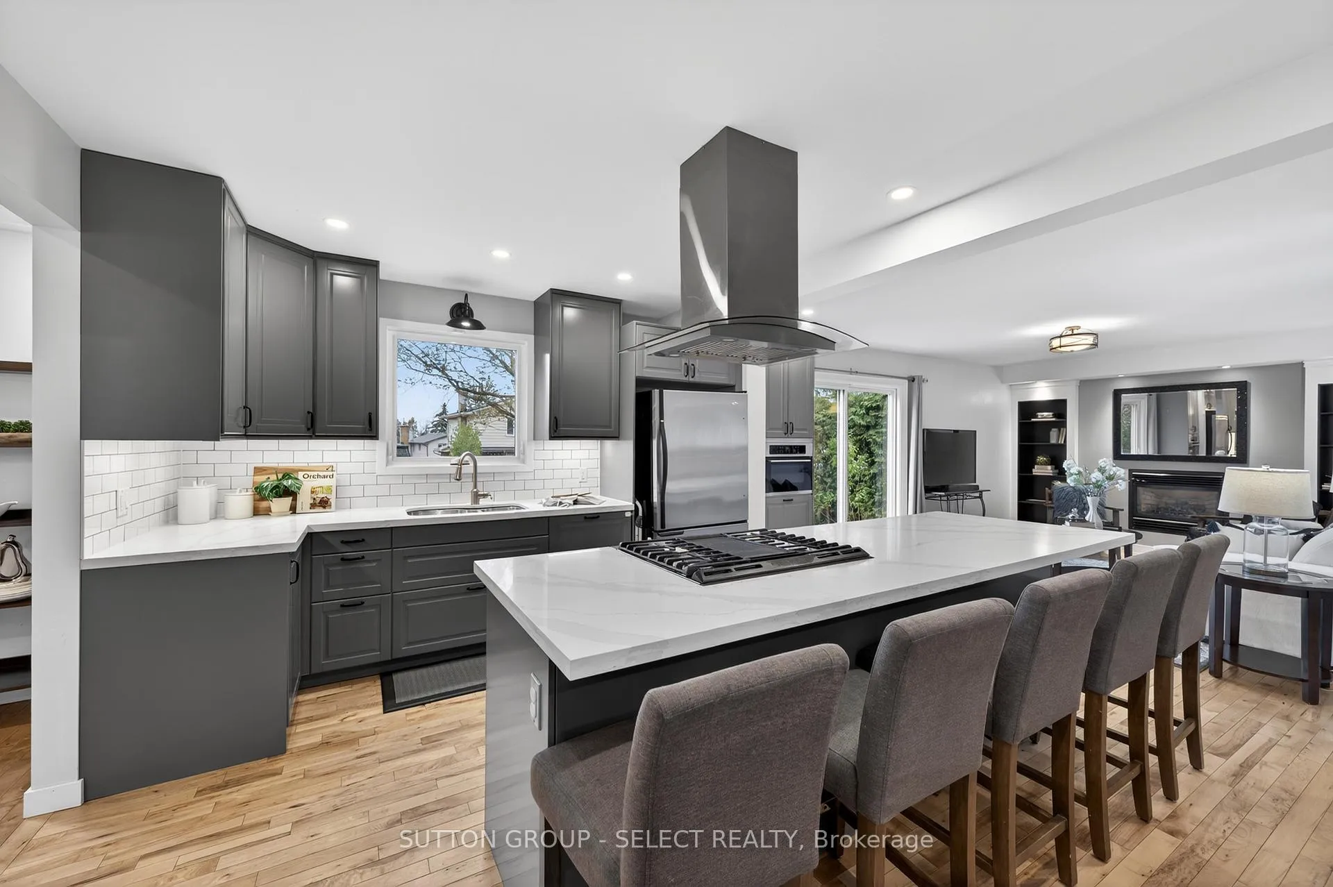 Photo 12 of 22 Pinegrove Crescent, London, South M — HOMEH