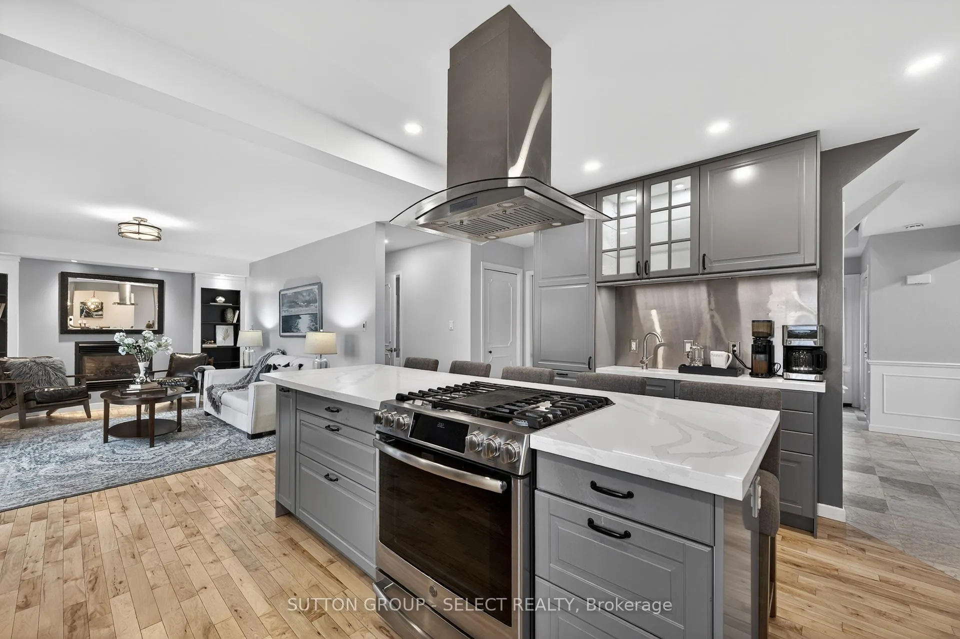 Photo 14 of 22 Pinegrove Crescent, London, South M — HOMEH