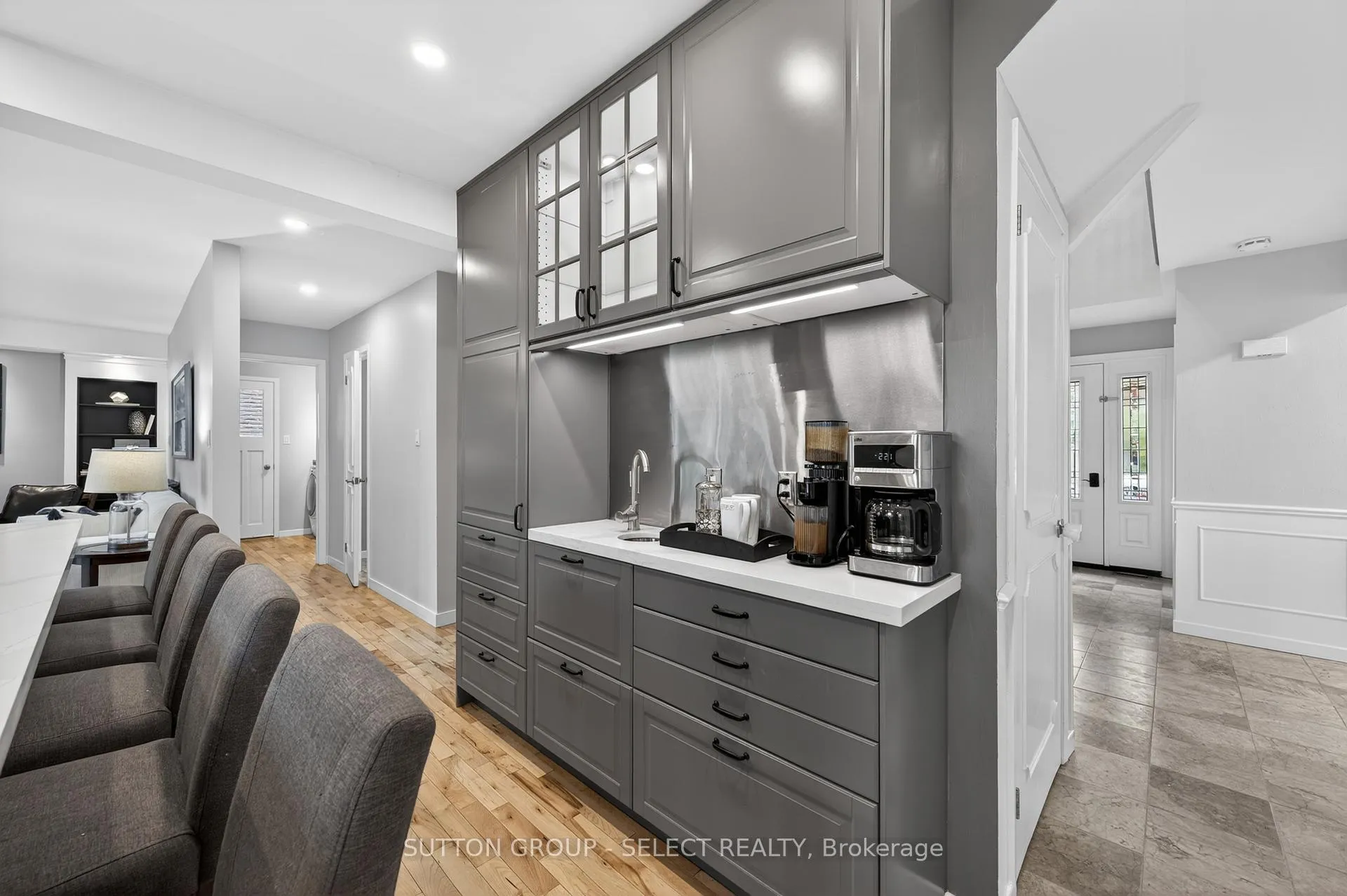 Photo 15 of 22 Pinegrove Crescent, London, South M — HOMEH