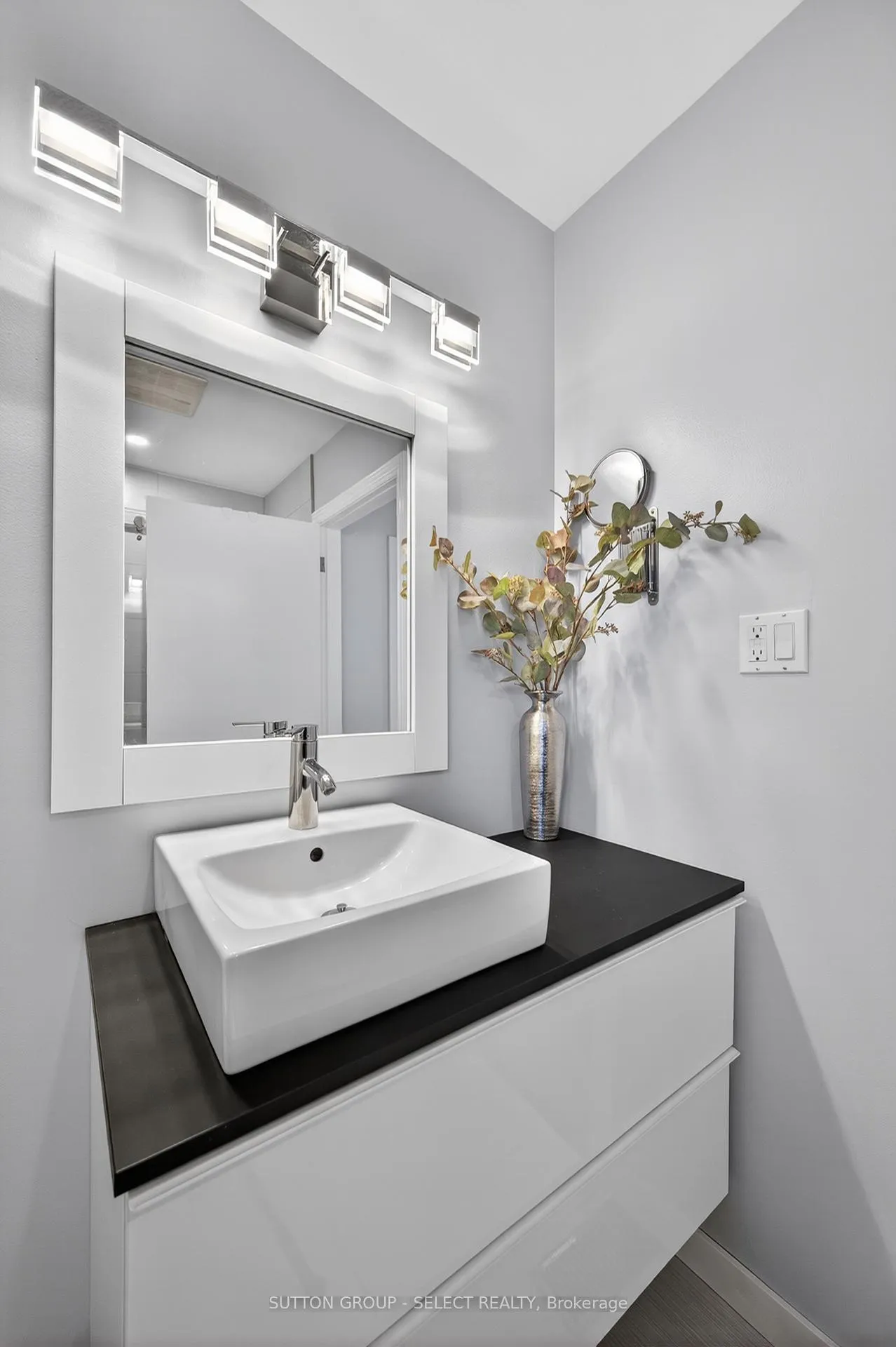Photo 23 of 22 Pinegrove Crescent, London, South M — HOMEH