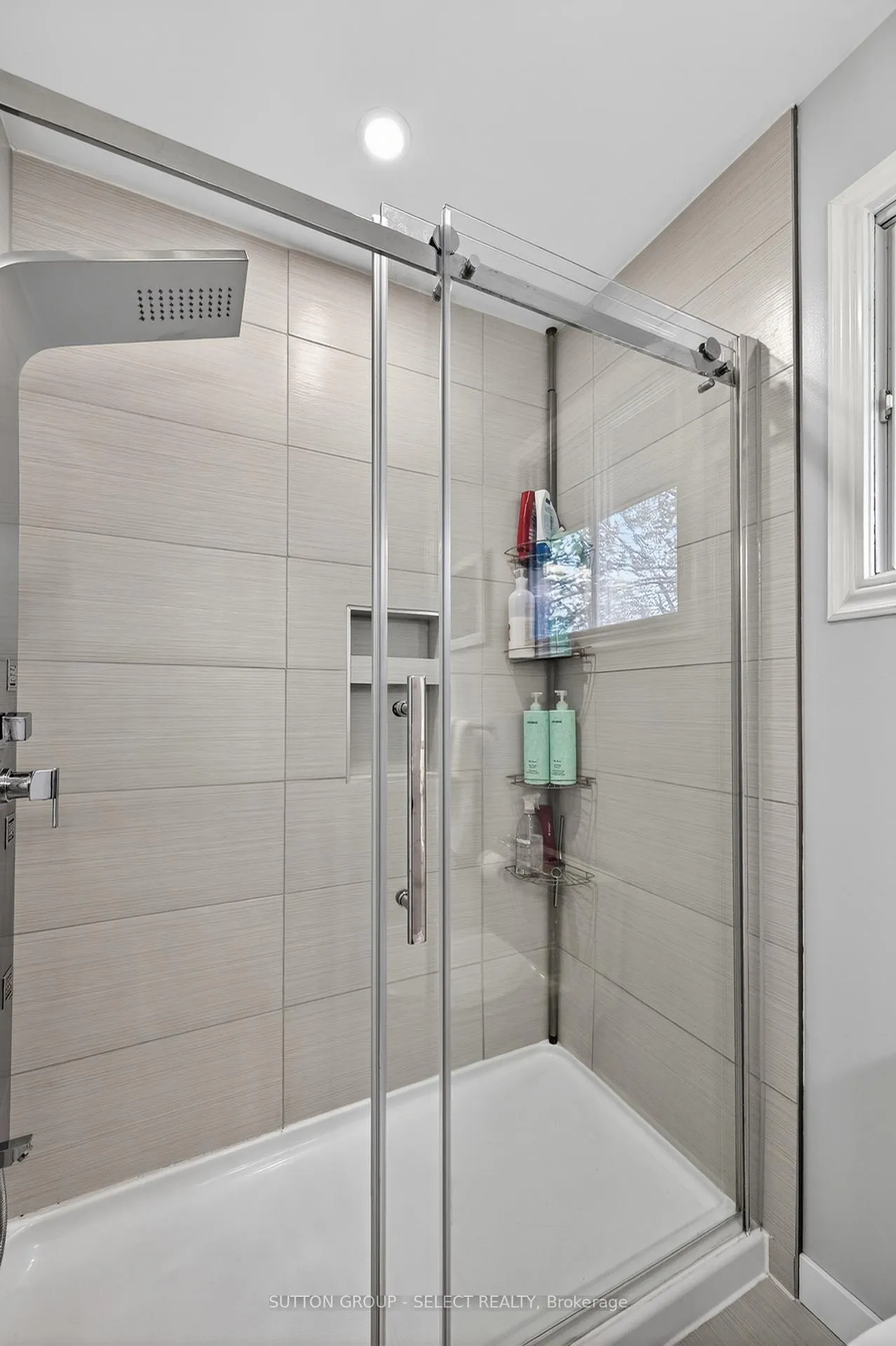 Photo 24 of 22 Pinegrove Crescent, London, South M — HOMEH