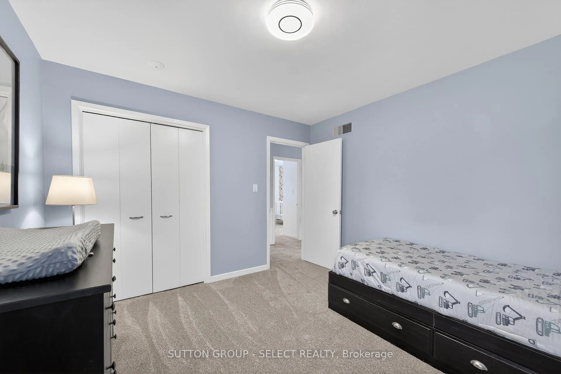 Photo 28 of 22 Pinegrove Crescent, London, South M — HOMEH