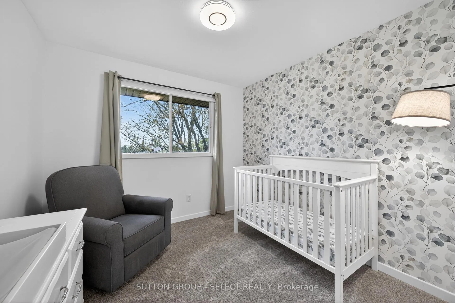 Photo 29 of 22 Pinegrove Crescent, London, South M — HOMEH