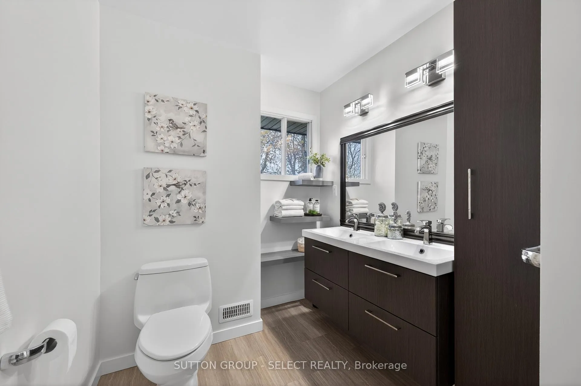 Photo 31 of 22 Pinegrove Crescent, London, South M — HOMEH