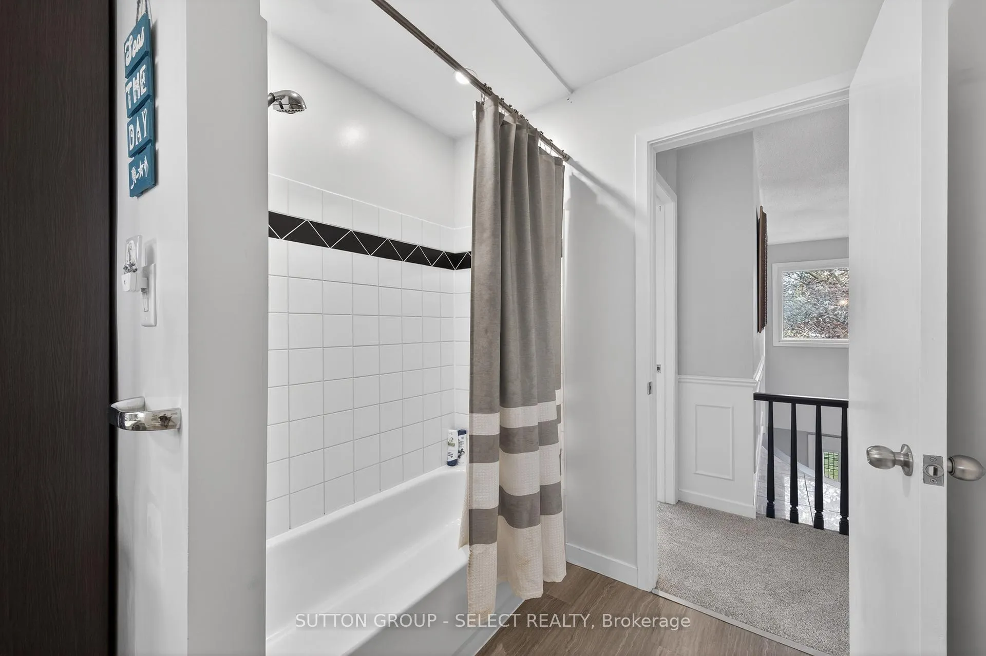 Photo 32 of 22 Pinegrove Crescent, London, South M — HOMEH
