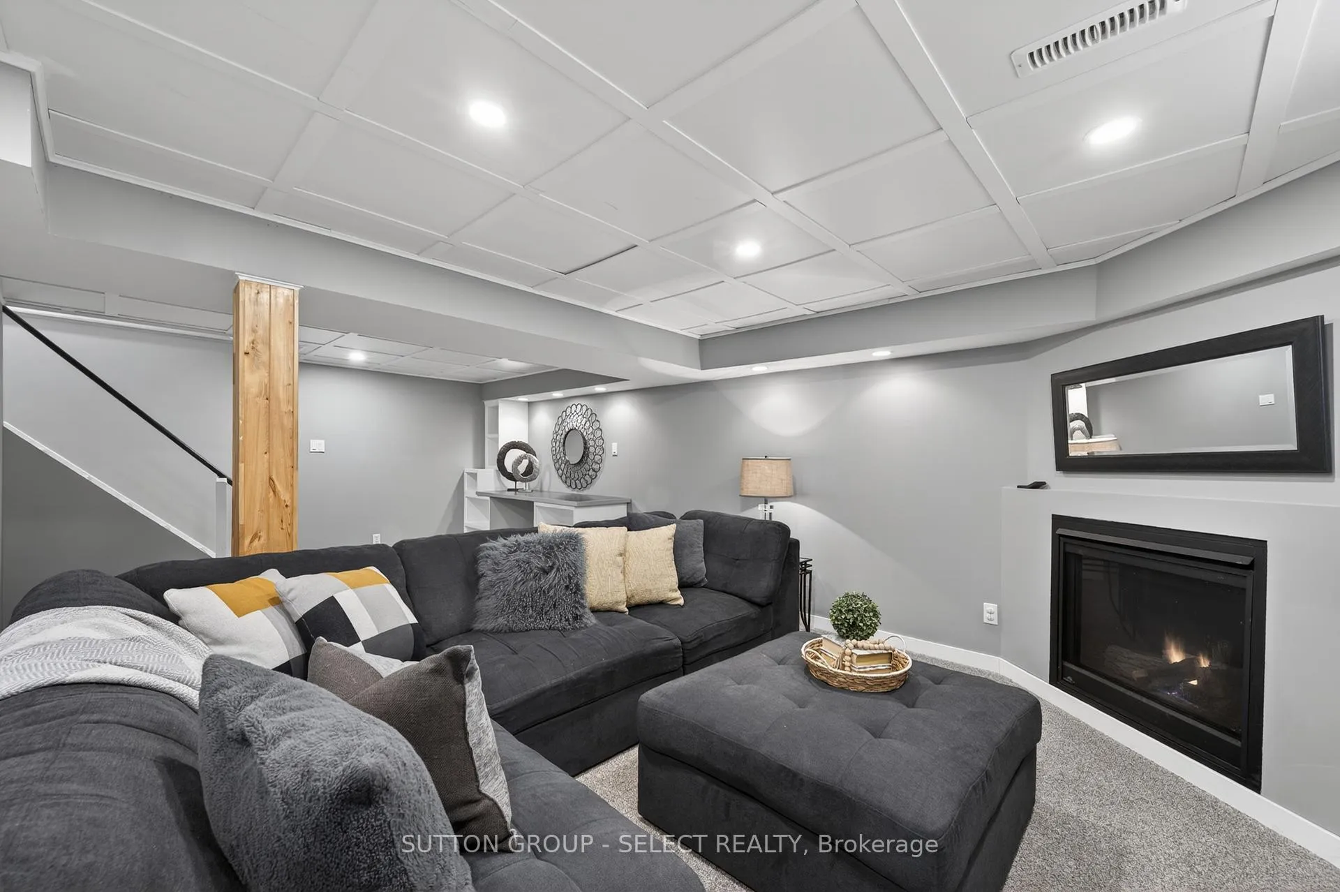 Photo 33 of 22 Pinegrove Crescent, London, South M — HOMEH