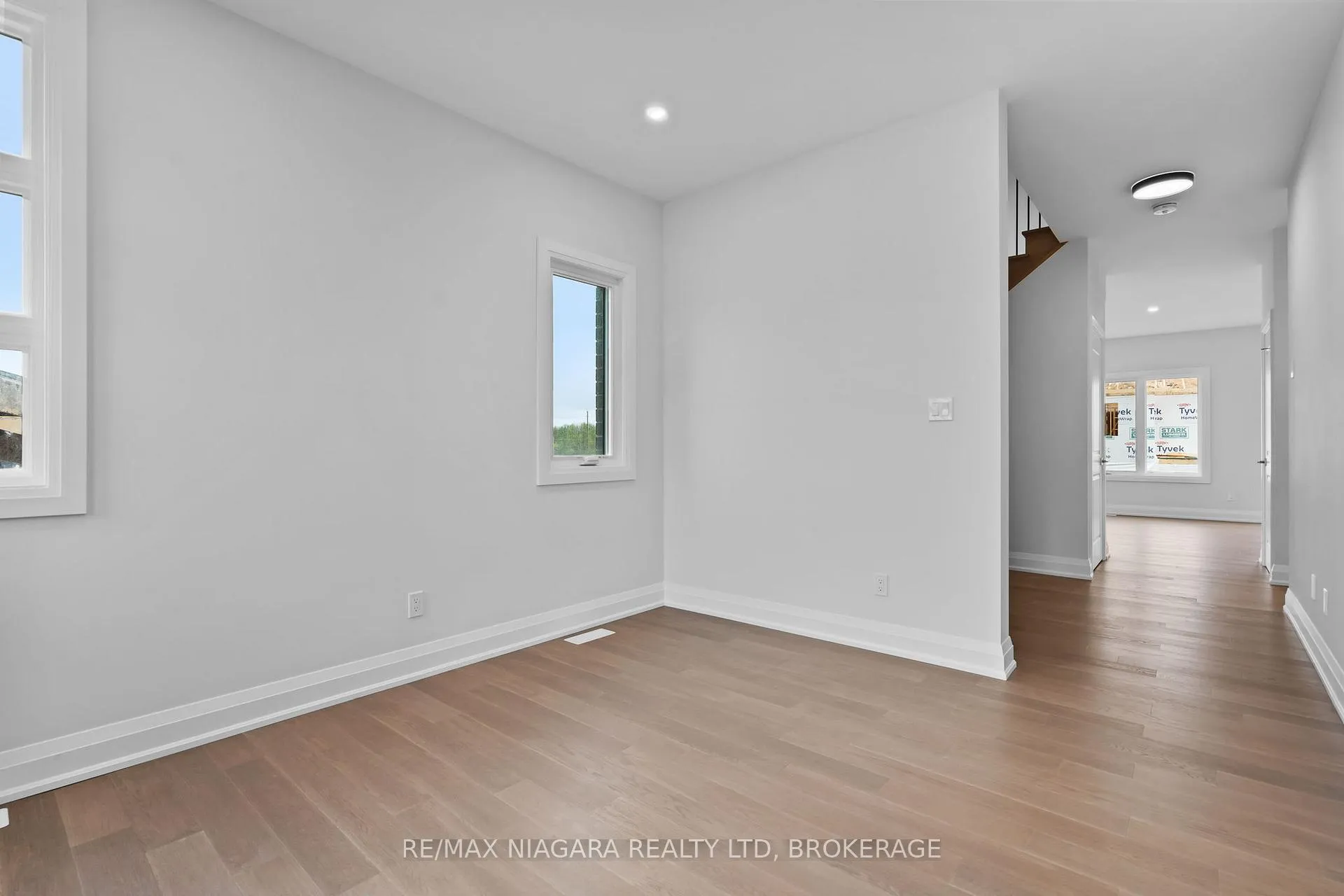 Photo 4 of 6414 Sunshine Common, Niagara Falls, Marineland — HOMEH