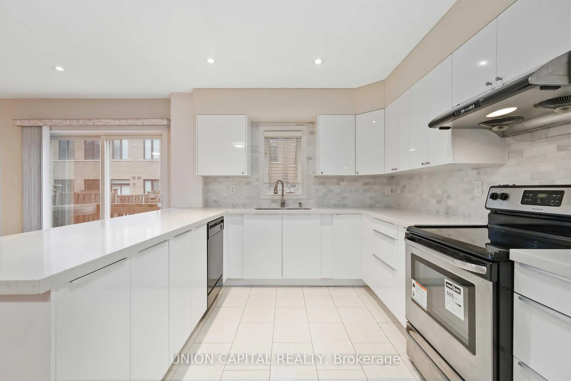 Photo 6 of 25 Maple Ridge Crescent, Markham, Greensborough — HOMEH