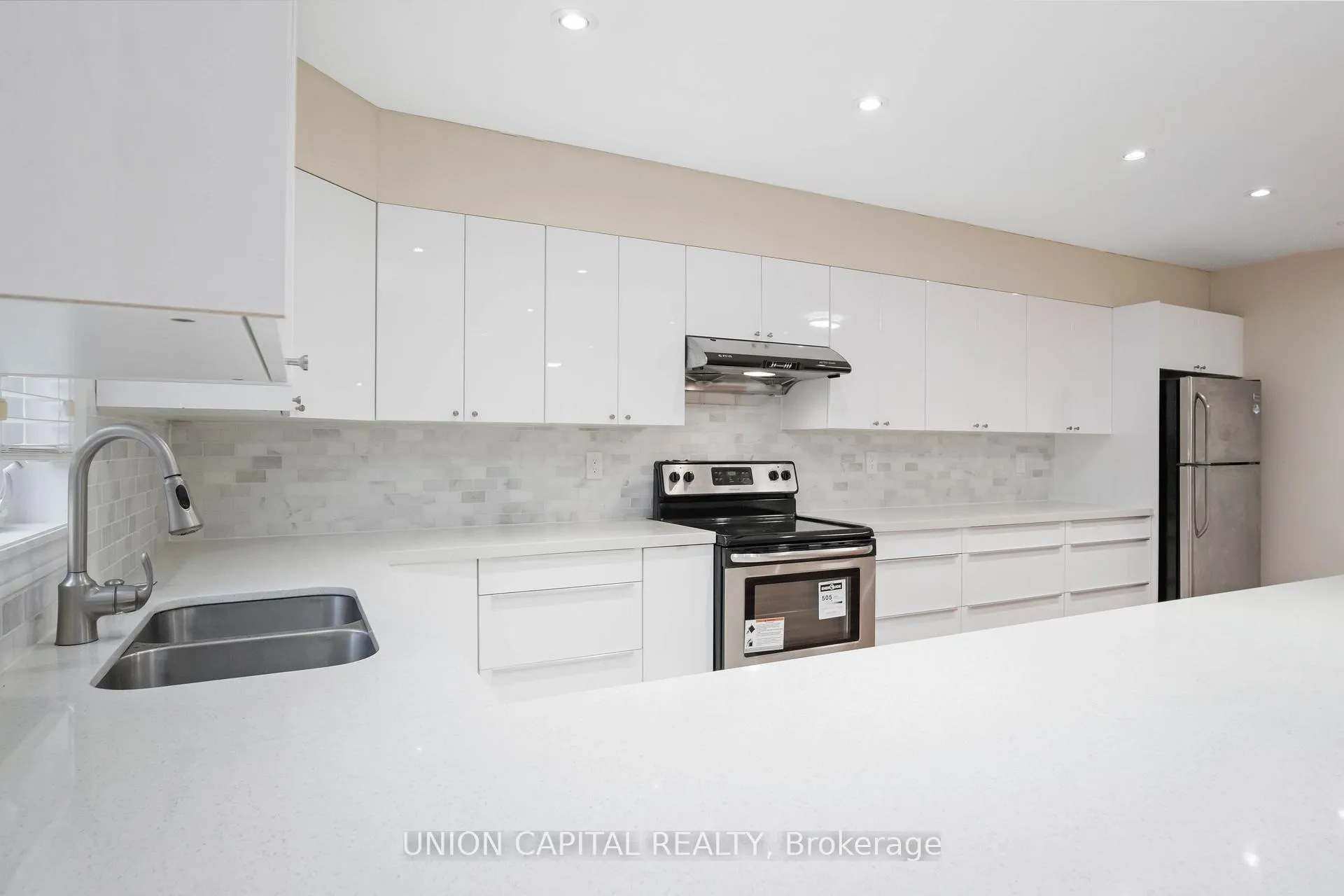 Photo 8 of 25 Maple Ridge Crescent, Markham, Greensborough — HOMEH