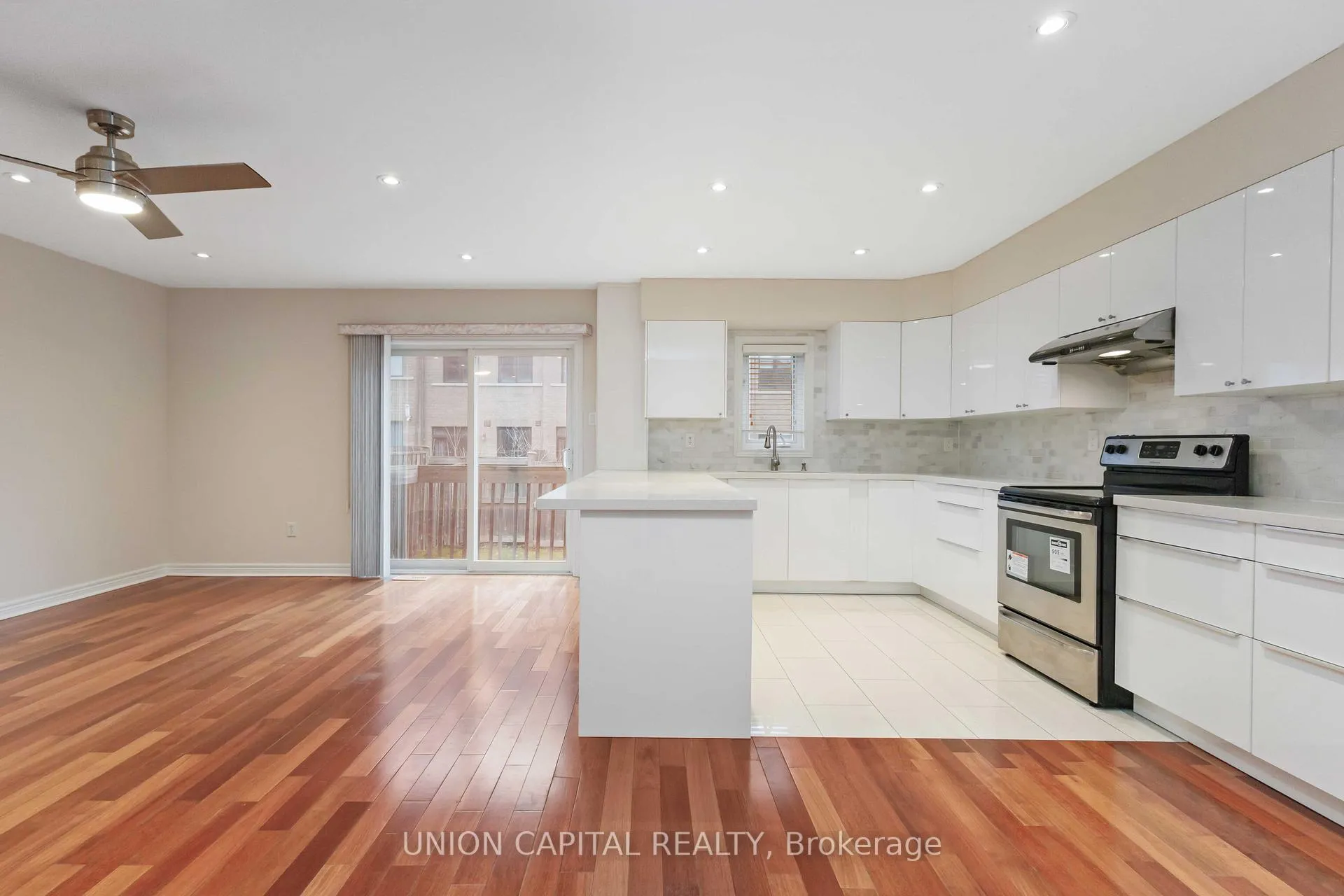 Photo 9 of 25 Maple Ridge Crescent, Markham, Greensborough — HOMEH