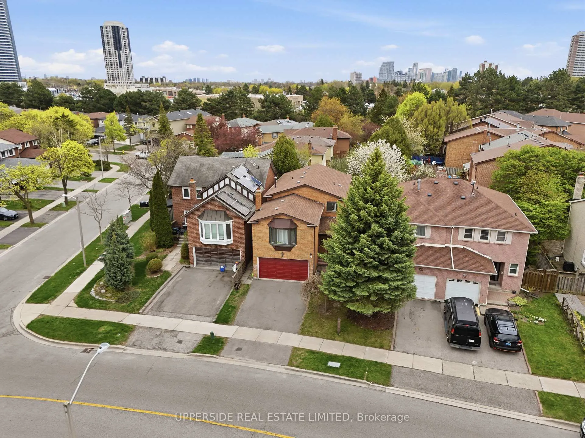 Photo 3 of 691 York Hill Boulevard, Vaughan, Crestwood-Springfarm-Yorkhill — HOMEH