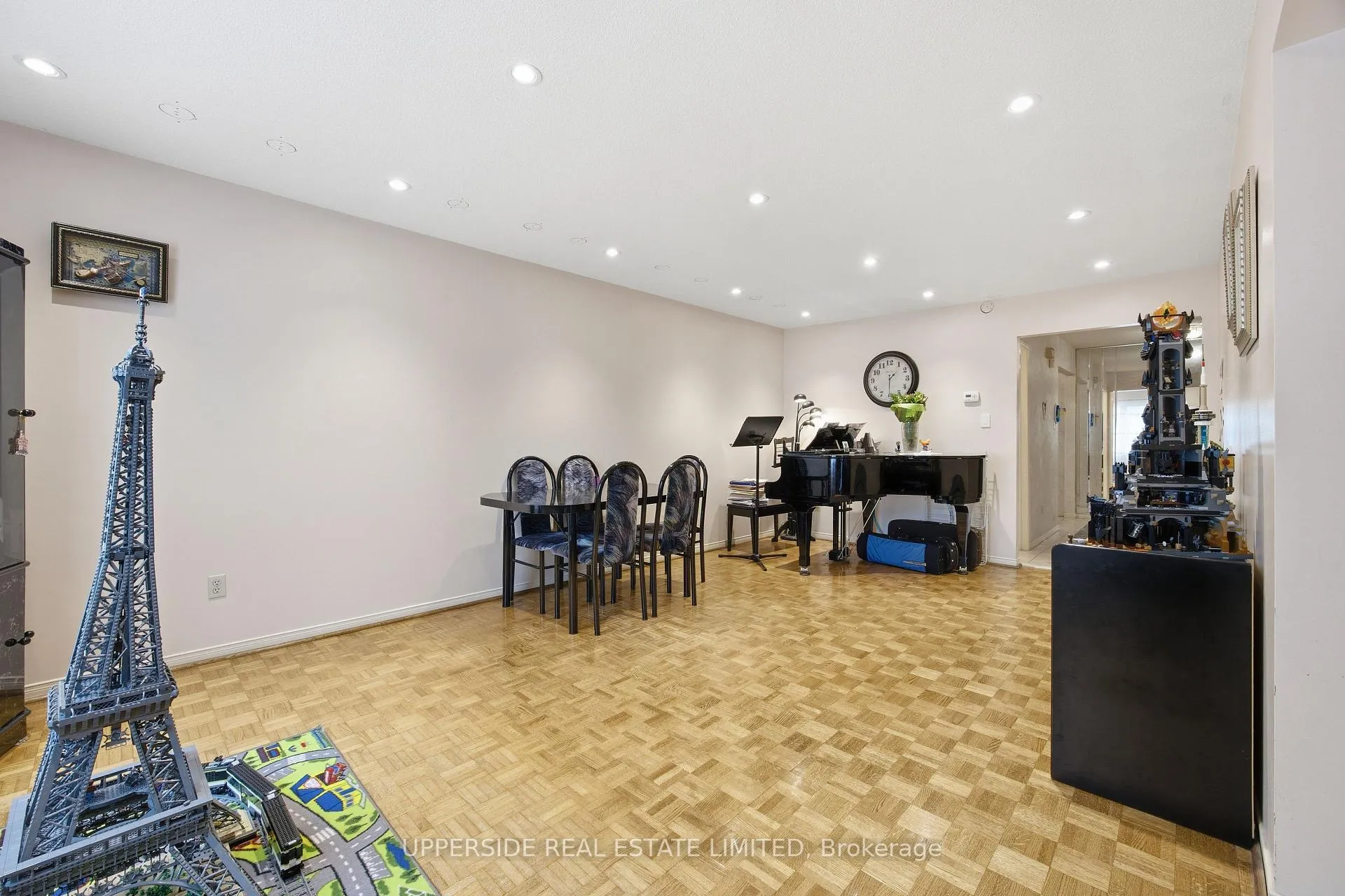 Photo 6 of 691 York Hill Boulevard, Vaughan, Crestwood-Springfarm-Yorkhill — HOMEH